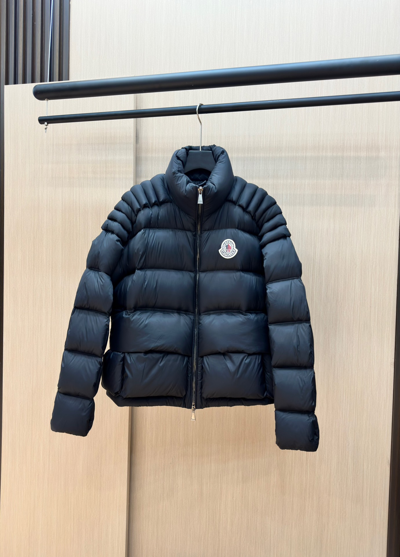 p1640 Moncler 24 outono e inverno novo casaco de penas original personalizado especial revestimento de pérolas textura do tecido é soberba! A versão casual com muito estilo! Leve, quente e confortável! Acessórios de hardware originais 1-5