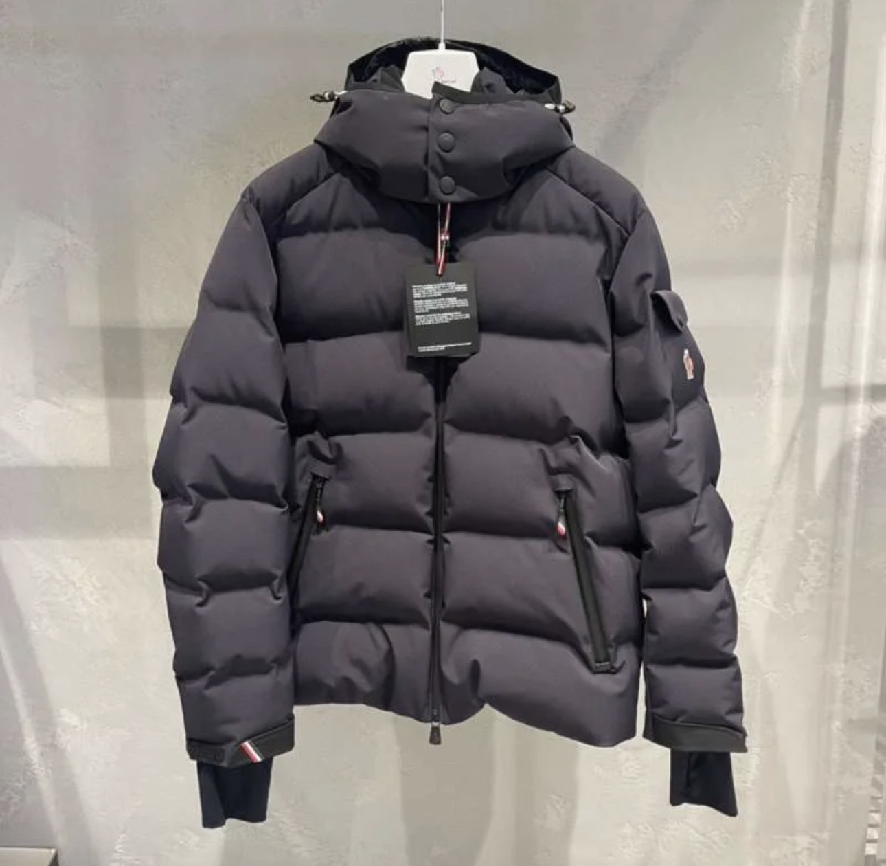 图片[2]-P1520  Moncler Montgetech高端男士短款羽绒夹克外套.柜台实拍展示-高仿包包