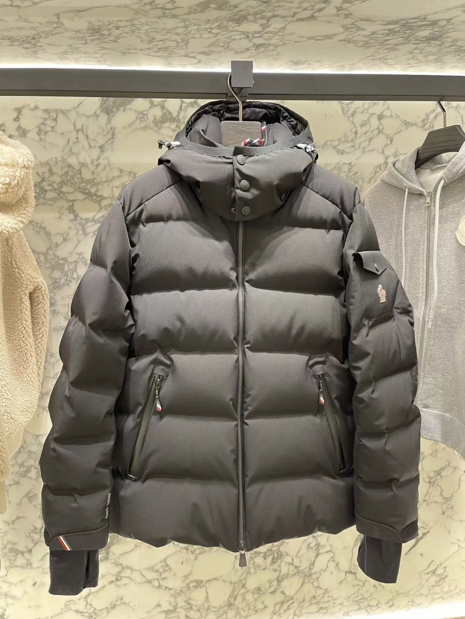 P1520 Moncler Montgetech casaco curto de penas para homem topo de gama. Foto de balcão - sacos de imitação de alta qualidade