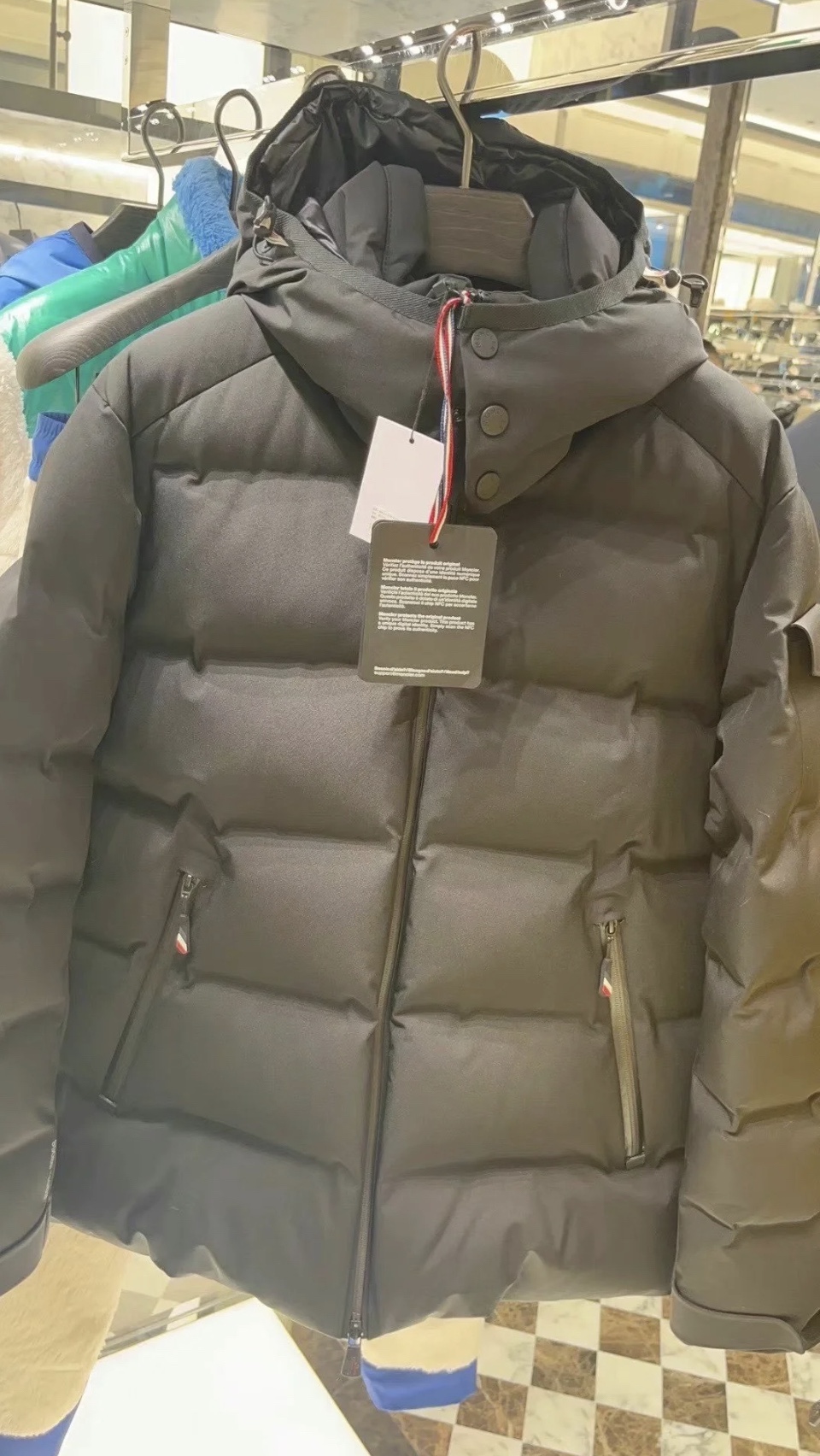 图片[9]-P1520  Moncler Montgetech高端男士短款羽绒夹克外套.柜台实拍展示-高仿包包