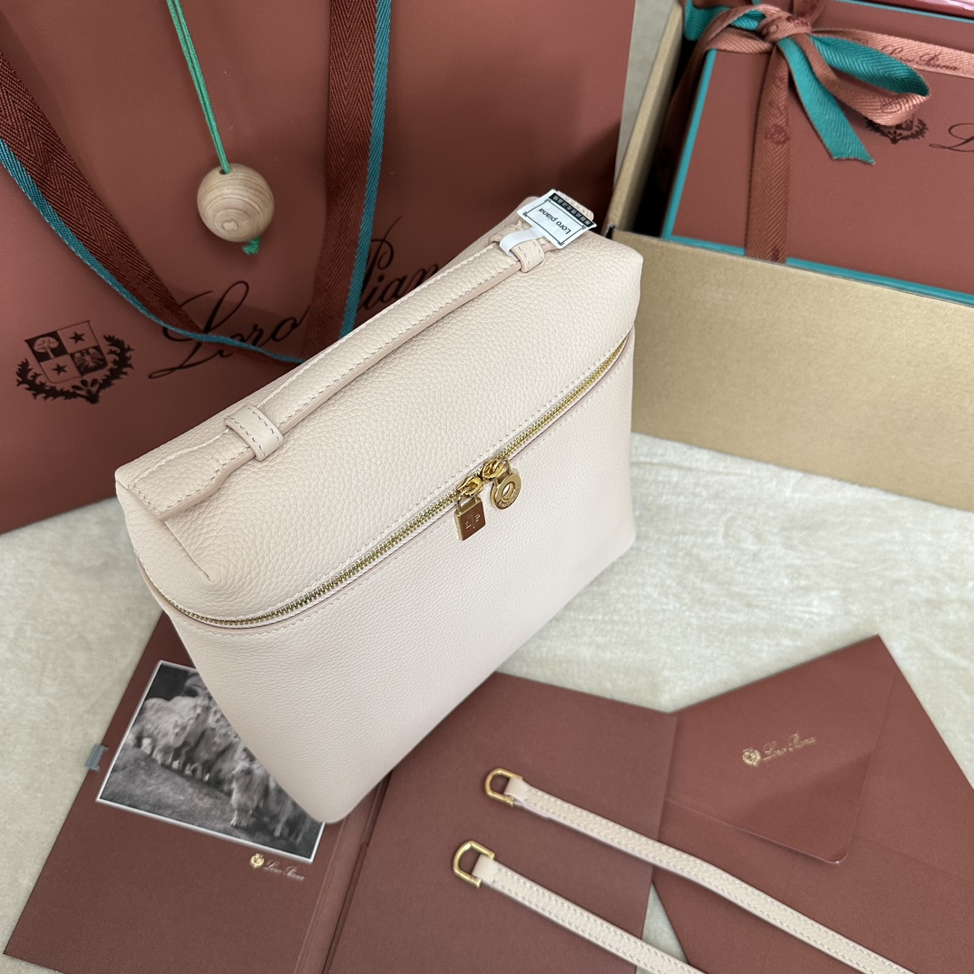 Image[3]-💰1360Loro pianaExtra Pocket L23.5 Shoulder Bag Calfskin / Item: FAM6491¥50600Color: Creamy HoneyThis Extra Pocket shoulder bag in soft calf leather has a chic trapezoidal look. Light natural graining gives the shoulder bag character and enhances the softness of the leather. The practicality of the design makes it an ideal accessory for a busy day. Size: Length 21✖️Height 23.5✖️Width 8cmSize is hand-measured, please understand if there is a slight errorLeather handle with shoulder strapBidirectional zipper closure, zipper head embellished with MY Charms charmsBody: Cow LeatherLining: Sheep Leather-High Fake Bags