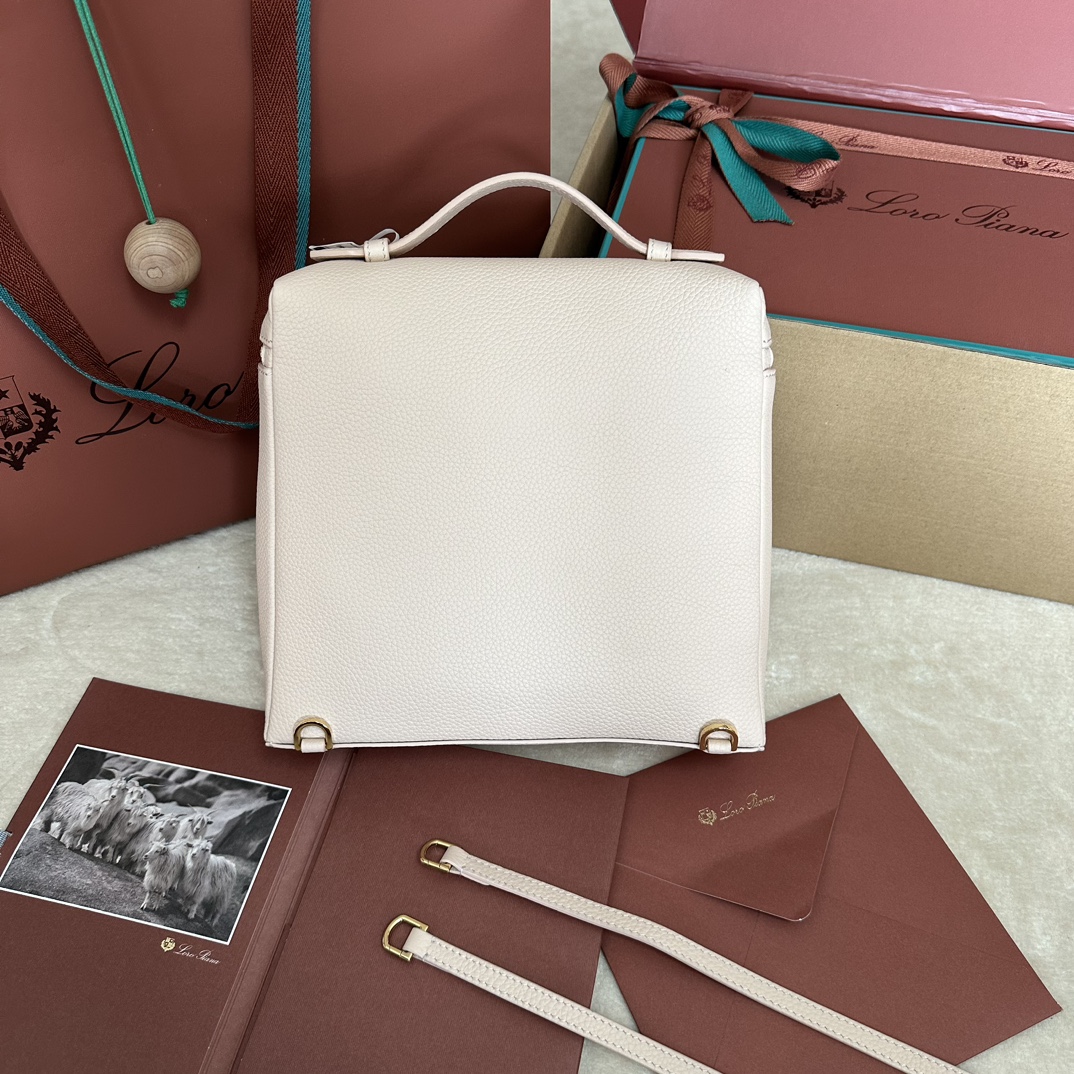 Image[2]-💰1360Loro pianaExtra Pocket L23.5 Shoulder Bag Calfskin / Item: FAM6491¥50600Color: Creamy HoneyThis Extra Pocket shoulder bag in soft calf leather has a chic trapezoidal look. Light natural graining gives the shoulder bag character and enhances the softness of the leather. The practicality of the design makes it an ideal accessory for a busy day. Size: Length 21✖️Height 23.5✖️Width 8cmSize is hand-measured, please understand if there is a slight errorLeather handle with shoulder strapBidirectional zipper closure, zipper head embellished with MY Charms charmsBody: Cow LeatherLining: Sheep Leather-High Fake Bags