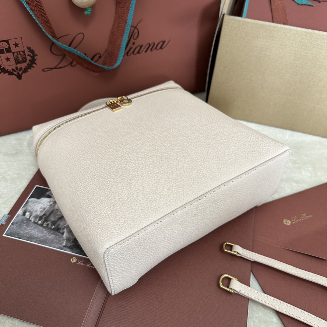 Image[4]-💰1360Loro pianaExtra Pocket L23.5 Shoulder Bag Calfskin / Item: FAM6491¥50600Color: Creamy HoneyThis Extra Pocket shoulder bag in soft calf leather has a chic trapezoidal look. Light natural graining gives the shoulder bag character and enhances the softness of the leather. The practicality of the design makes it the ideal accessory for a busy day. Size: Length 21✖️Height 23.5✖️Width 8cmSize is hand-measured, please understand if there is a slight errorLeather handle with shoulder strapBidirectional zipper closure, zipper head embellished with MY Charms charmsBody: Cow LeatherLining: Sheep Leather-High Fake Bags