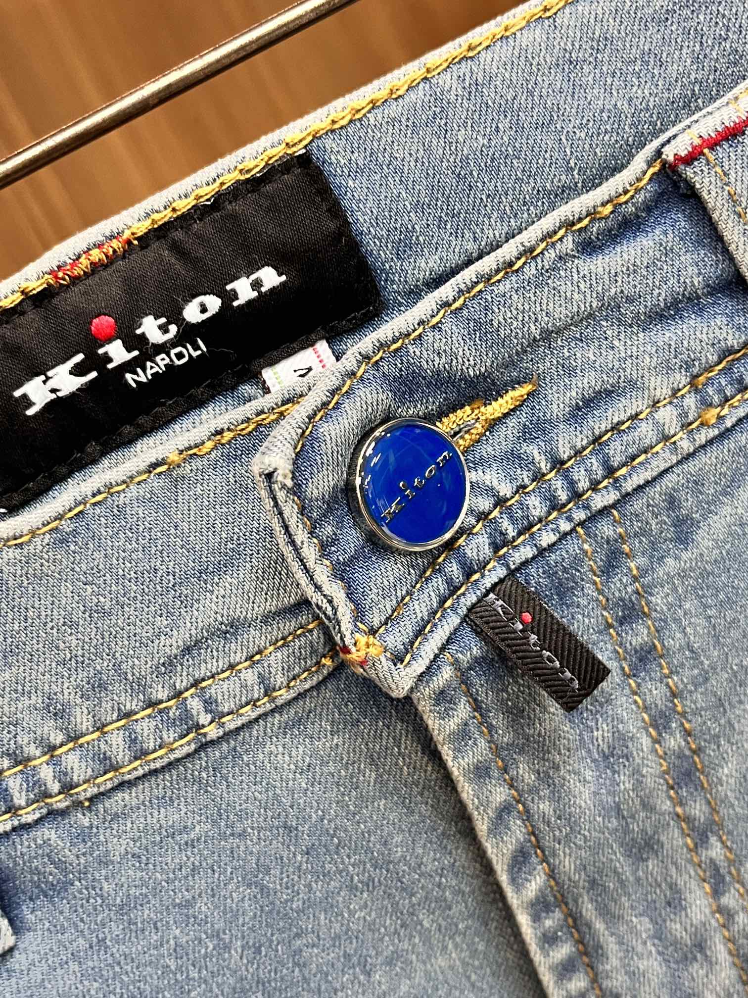 P540 Bruti automne/hiver 2024 ! Style polyvalent Basic cinq poches modèle composé jeans Classique est très bien avec les vêtements Oh comment porter sont très goût Respirant et confortable avec une légère élasticité sans retenue Original importé vintage smoky grey denim tissu micro-stretch toucher doux vrai luxe low-key est très approprié pour l'automne et l'hiver saison porter Standard droit Slim fit plus confortable à porter sans retenue Accessoires au-dessus de l'attention particulière à la quincaillerie exquise originale doublure sont très solides ! LWS est très rentable et de très bonne qualité, ce qui vaut la peine d'être acheté !Taille:30-38jb13