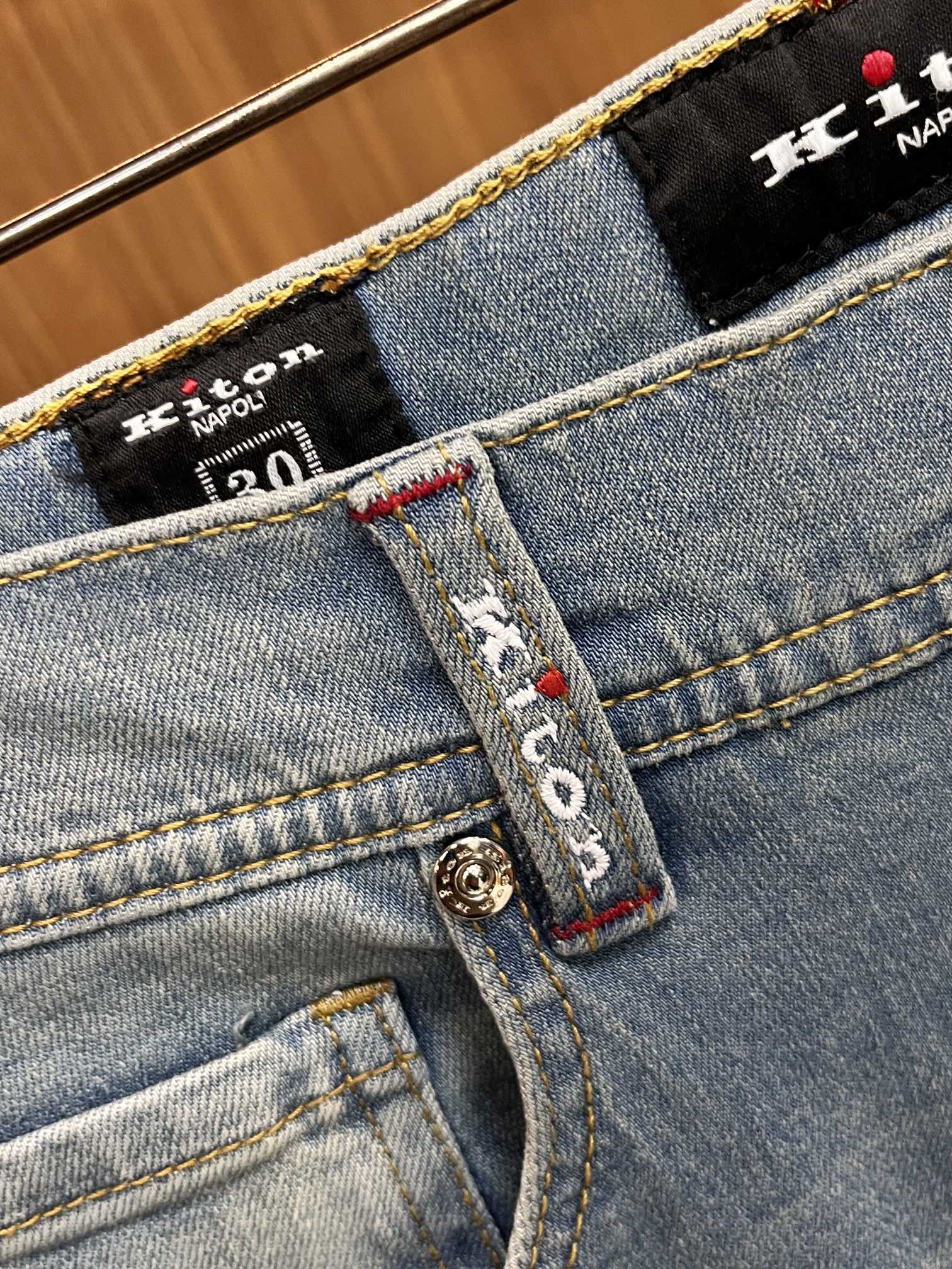 P540 Bruti automne/hiver 2024 ! Style polyvalent Basic cinq poches modèle composé jeans Classique est très bien avec les vêtements Oh comment porter sont très goût Respirant et confortable avec une légère élasticité sans retenue Original importé vintage smoky grey denim tissu micro-stretch toucher doux vrai luxe low-key est très approprié pour l'automne et l'hiver saison porter Standard droit Slim fit plus confortable à porter sans retenue Accessoires au-dessus de l'attention particulière à la quincaillerie exquise originale doublure sont très solides ! LWS est très rentable et de très bonne qualité, ce qui vaut la peine d'être acheté !Taille:30-38jb13