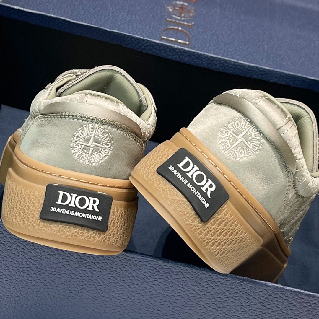 DR co-branded stone island B33 thick bottom casual shoes! Código de casal design de cabeça redonda de moda para dar aos pés muito espaço para proteger seus pés de sapatos de ferimentos superior usando convidado Dior velho tecido de flores olho brilhante atraente limpo e afiado versão desgaste ajuste pés mostrar sapatos temperamento simples e generoso cada detalhe da pintura é muito fino padrão de impressão requintado inteligente rico efeito visual original destaca a textura! Medidas: 35-39 (40 por medida) 40-44 (45 por medida) P820-Sacos altos