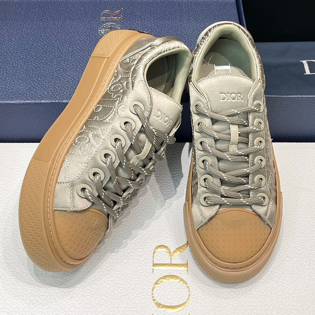 DR co-branded stone island B33 thick bottom casual shoes ! Couple code mode tête ronde conception pour donner les pieds beaucoup d'espace pour protéger vos pieds de blessures chaussures supérieur utilisant invité Dior tissu fleur ancienne accrocheur œil brillant version propre et nette porter adapter pieds montrent chaussures tempérament simple et généreux chaque détail de la peinture est très fin motif d'impression exquis intelligent riche effet visuel original met en évidence la texture ! Yardage : 35-39 (40 custom) 40-44 (45 custom) P820-High Faux Sacs