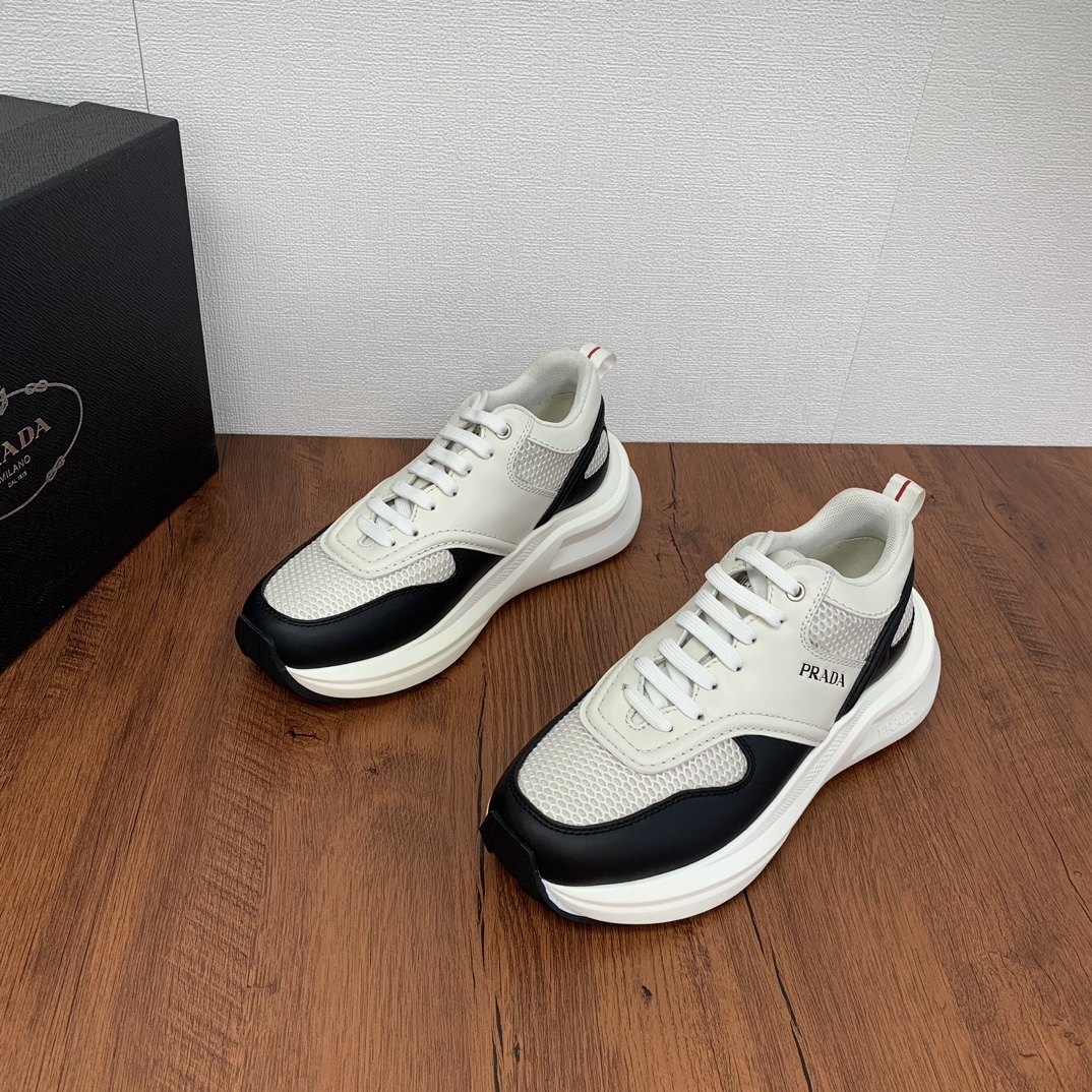 Prada/Prada Men's Leather Patchwork Mesh Casual Sneakers¡Dongguan producción de bienes feroz! ¡Importados de piel de becerro de empalme de tela de malla superior división geométrica de la precisión de fabricación costura uniforme textura de cuero de un vistazo de moda y generoso suave y cómodo transpirable exterior decorado con PRADA letras logotipo lengua decorado con letras clásico logotipo talón decorado con tela zapatos viaje P familia tipo entrenador clásico con forro de tela logotipo estampado plantilla de cuero de vaca con P exclusiva suela de goma detalles de la artesanía fina viajar con un buen producto!Tamaño: 38-39-40-41-42-43-44 (38,45 a la orden) P940