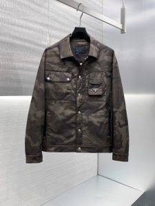 Envío p930 Taiwán Ebay comerciantes bienes 2024 producción original italiano clásico as solo! Prada Milano insignia de los hombres de negocios casual chaqueta de solapa chaqueta. ¡Una chaqueta muy colorido será la estética de la moda y la funcionalidad al aire libre perfecta combinación de subversión de los conceptos de diseño tradicionales anteriores para dar nueva forma a un nuevo plan de diseño de estilo en el tono de diseño continúa siguiendo el hogar P de los detalles de la ruta minimalista de los elementos de su rico juego! ¡En todo el cuerpo de la forma de la silueta de la estética minimalista para jugar con el sentido extremo de líneas suaves y secas, sin elementos complicados de la artesanía del cuerpo sólo para ganar las telas y la artesanía de la más alta expresión de la simplicidad es la más alta expresión también se puso en marcha el temperamento y el gusto del reino más alto de todo el cuerpo es sólo para la firma de metal placa triangular para modificar pertenecen a la identidad del lujo de bajo perfil para mostrar! ¡Los clientes importados de Italia telas funcionales P familia patentado telas exclusivas con cualidades superiores a prueba de viento y resistente al agua transpirable excelente tacto delicado y cómodo detalles excelentes en todas partes exquisito estudio de diseño de cuello de la moda en la parte superior del cuerpo del aura competente y con estilo completo! ¡Tanto una variedad de mezclar y combinar una chaqueta, sin duda, pertenece a los productos de los hombres sólo necesitan usable fuerte combinación de colores luz madura versátil en la parte superior del cuerpo tipo completo de competente y guapo y destaca el temperamento de los negocios y el ocio tanto fácil de manejar una variedad de tipos de cuerpo! Color: negro camuflaje tamaño: M L XL XXL XXXL datos de tamaño: M código: busto 114cm-anchura de los hombros 54-longitud de la ropa 68cm-longitud de la manga 61cmmL código: busto 118cm-anchura de los hombros 55-longitud de la ropa 69cm-longitud de la manga 62cm XXL código: busto 122cm-anchura de los hombros 56-longitud de la ropa 70cm-longitud de la manga 63cm XXL código: busto 126cm-anchura de los hombros 57-longitud de la ropa 71cm-manga 57-longitud de la camiseta 71cm-longitud de la manga 64cmXXXL código: pecho 130cm-anchura del hombro 58-longitud de la camiseta 72cm-longitud de la manga 65cm-fábrica de alta costura