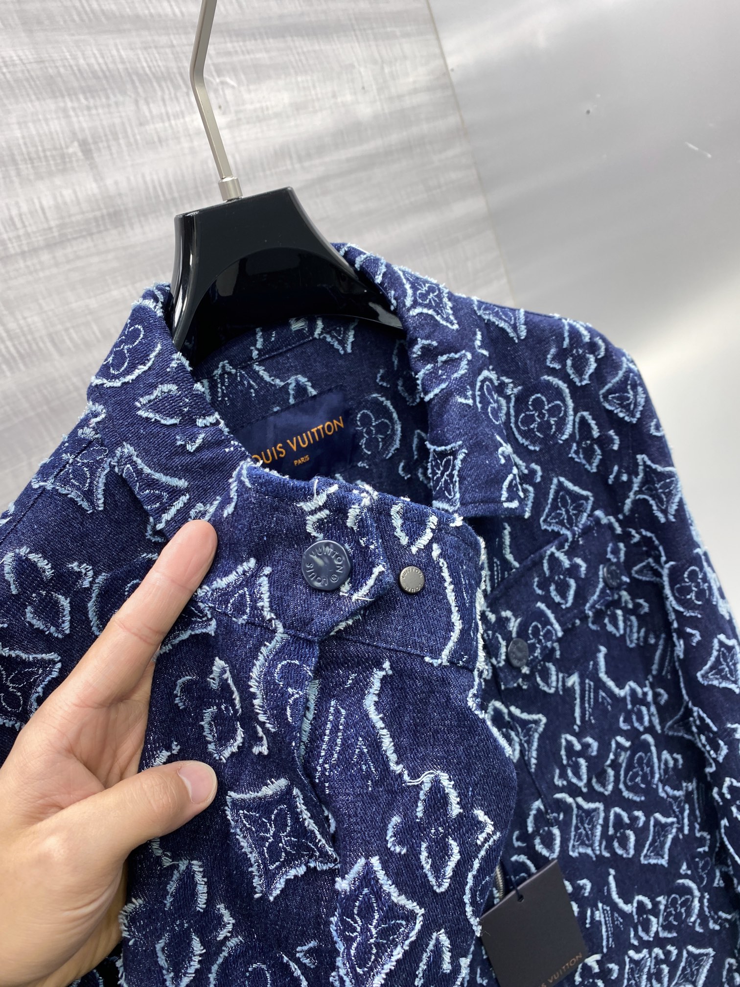 ¡Imagen [5]-P820🔥🔥🔥🔥🔥🔥lv 2024 otoño e invierno nueva chaqueta sitio web oficial de sincronización original personalizado de poliéster tejido de red versión diseño solapa cremallera diseño calidez pecho más fuerte marca Logotipo destaca las características de la marca y la versión original de la serie de la misma red de tubo de los últimos modelos de chaqueta de diseño simple y sin complicaciones de la fábrica original de accesorios de hardware de moda de moda de gama alta la gente debe permanecer versión! 🔴 yardas: M-3XL tres etiquetas completa-alta réplica bolsas