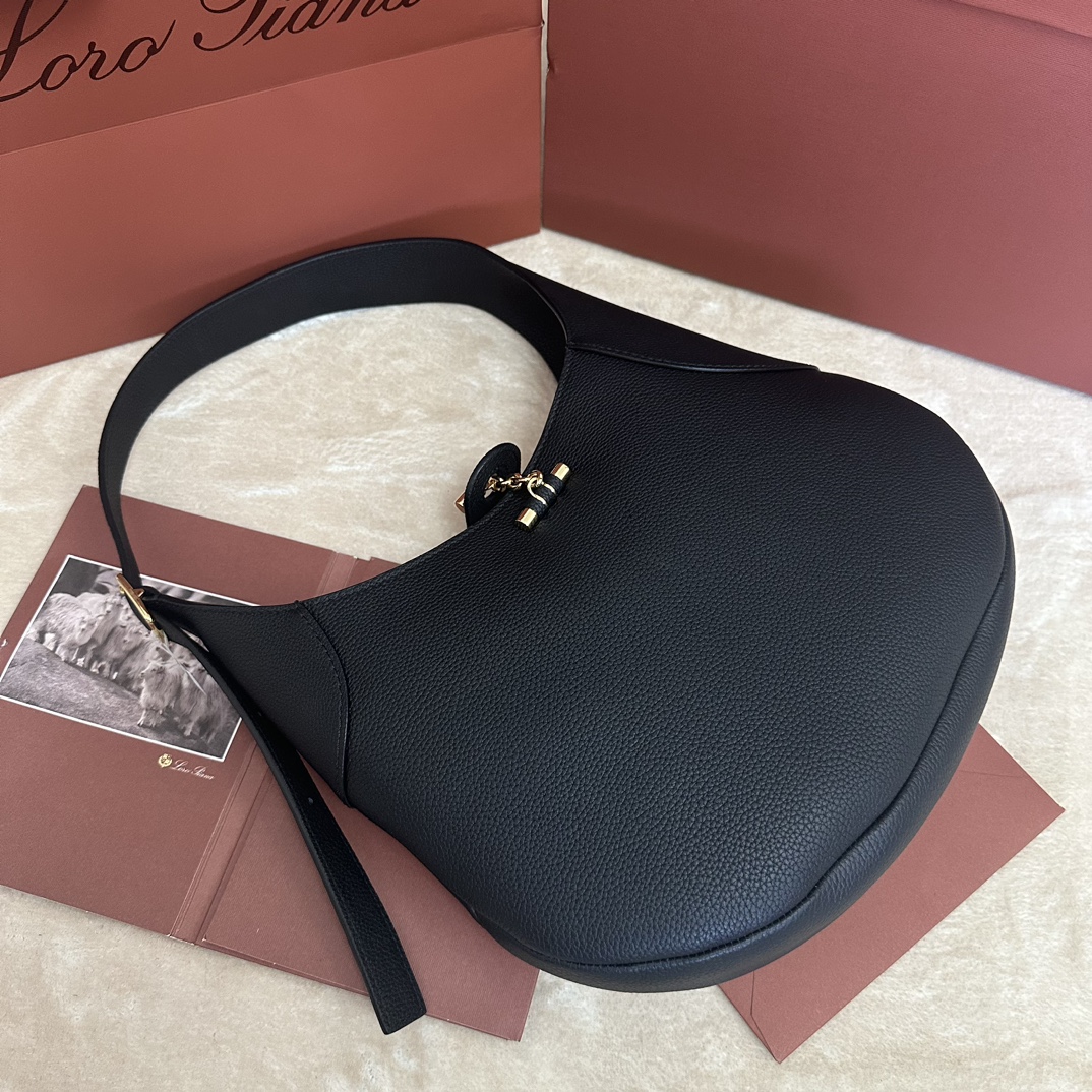 💰1540Loro piana Noyo Bobbin underarm bag in black full leather made of imported Italian original calf leather with suede lining. Jewelry-like metal bamboo buckle closure for an elegant vintage look. Adjustable shoulder strap with metal buckle hardware and metal ring attached to the shoulder strap with micro logo. Size: 32*7*21 with a full set of counter counter package 🎁-high imitation factory