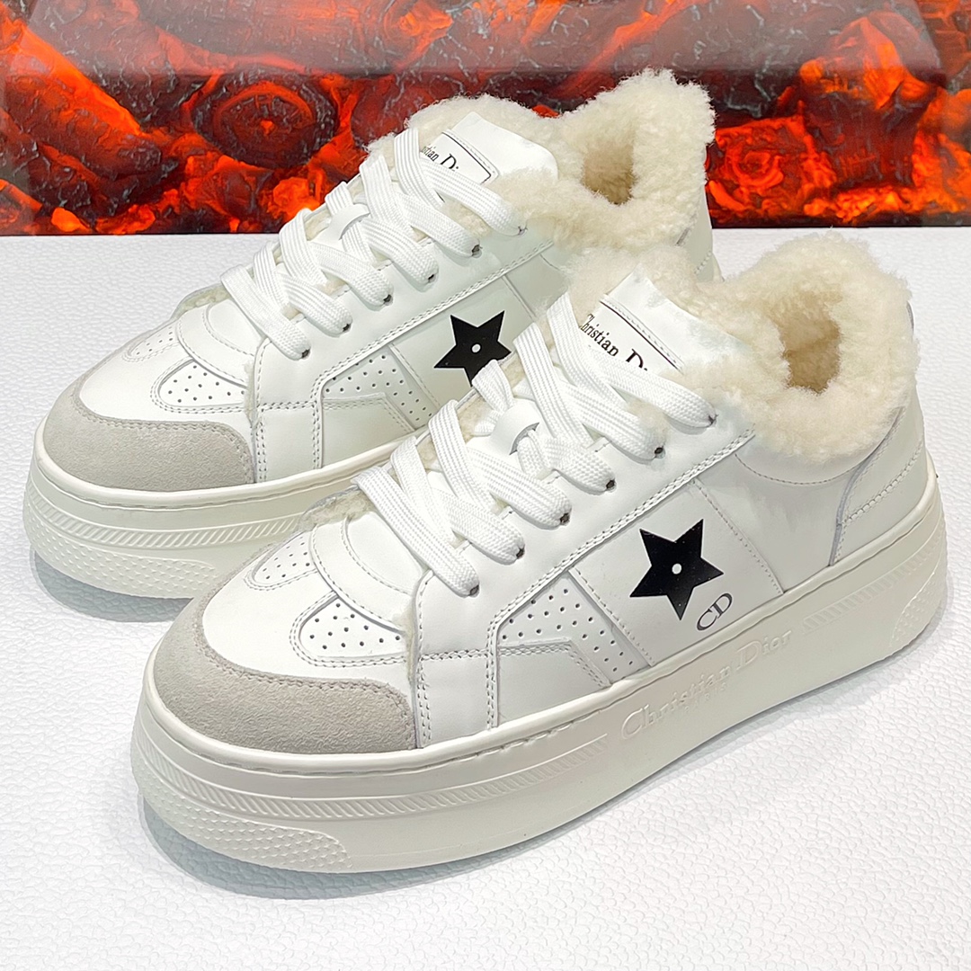 DR fundo grosso lã estrela sapatos brancos ! Forro de lã essencial para o inverno sapatos acolchoados forro de lã de cordeiro grosso cheio de macio não perder cabelo como combinar como olhar boa espessura para atender a necessidade de aumentar a altura e muito confortável Envelhecimento energético da juventude!Medidas: 35-39 (40 por medida não devolvível)P840