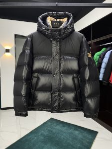 P1500 BBR Burberry Chaqueta corta de pluma de ganso con capucha y parches, hombre (2 colores)¡Esto con una capucha y dobladillo de protección logotipo de la marca de diseño apliques, inspirado en la década de 1990 la cultura británica Tanto las mujeres como los hombres pueden manejar, de modo que a partir de este aura completa abierta, la versión del diseño de sastrería de suave con un sentido de poder, todo el cuerpo la personalidad diez sentido de plena, muy hacia adelante, muy no un concepto del concepto del concepto de la idea de la moda único producto!90 relleno de plumón de ganso blancoTalla: M XXXL