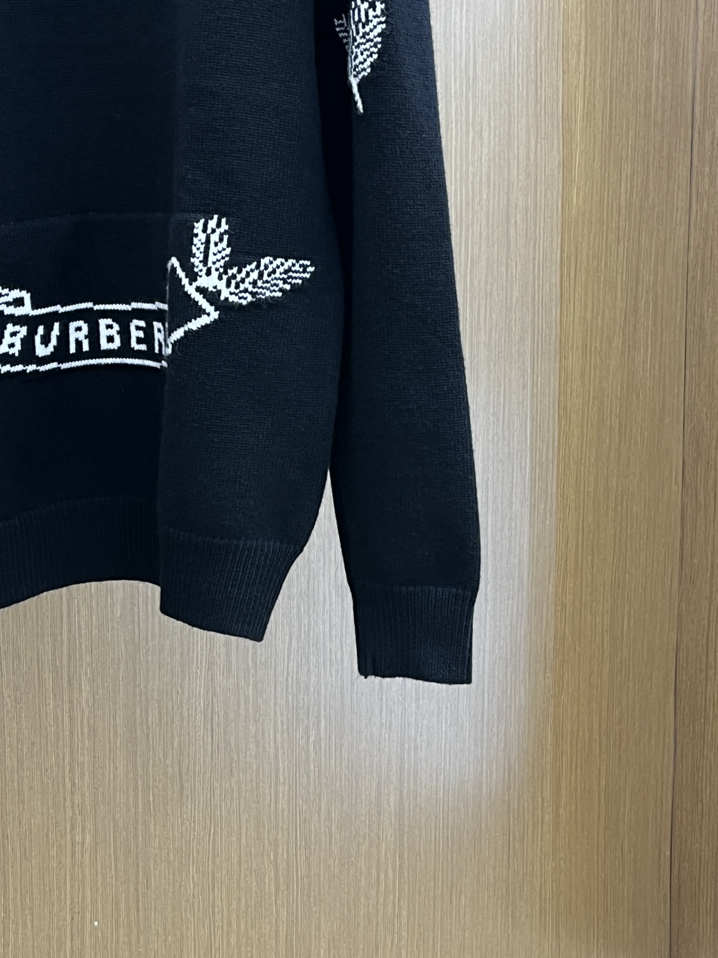 图片[6]-P560 Burberry 24ss秋冬新品胸口品牌logo标识图案毛衣专供狠货进口原版科技羊毛精纺！精细针织一体色彩混织纯手工技艺呈现 档次极高凸显衣着品味与奢华 工艺精湛！定制原版工艺螺纹上身帅到爆fh z z码数：Ｓ-XL-高仿包包