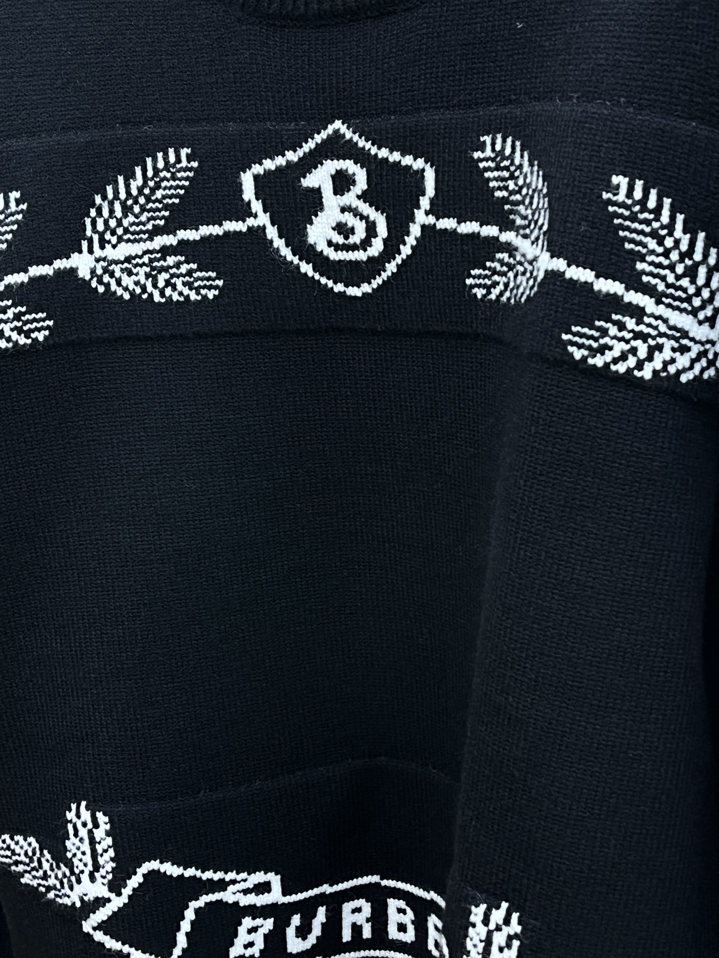 P560 AC 24ss fall and winter new chest brand logo logo pattern sweater special for hard goods imported original technology wool worsted! Fine knitting one color mixing weaving pure handmade technology to present Grade extremely high highlighting clothing taste and luxury exquisite craftsmanship! Customized original craft thread on the body handsome burst fh z z Size: S-XL-high imitation factory