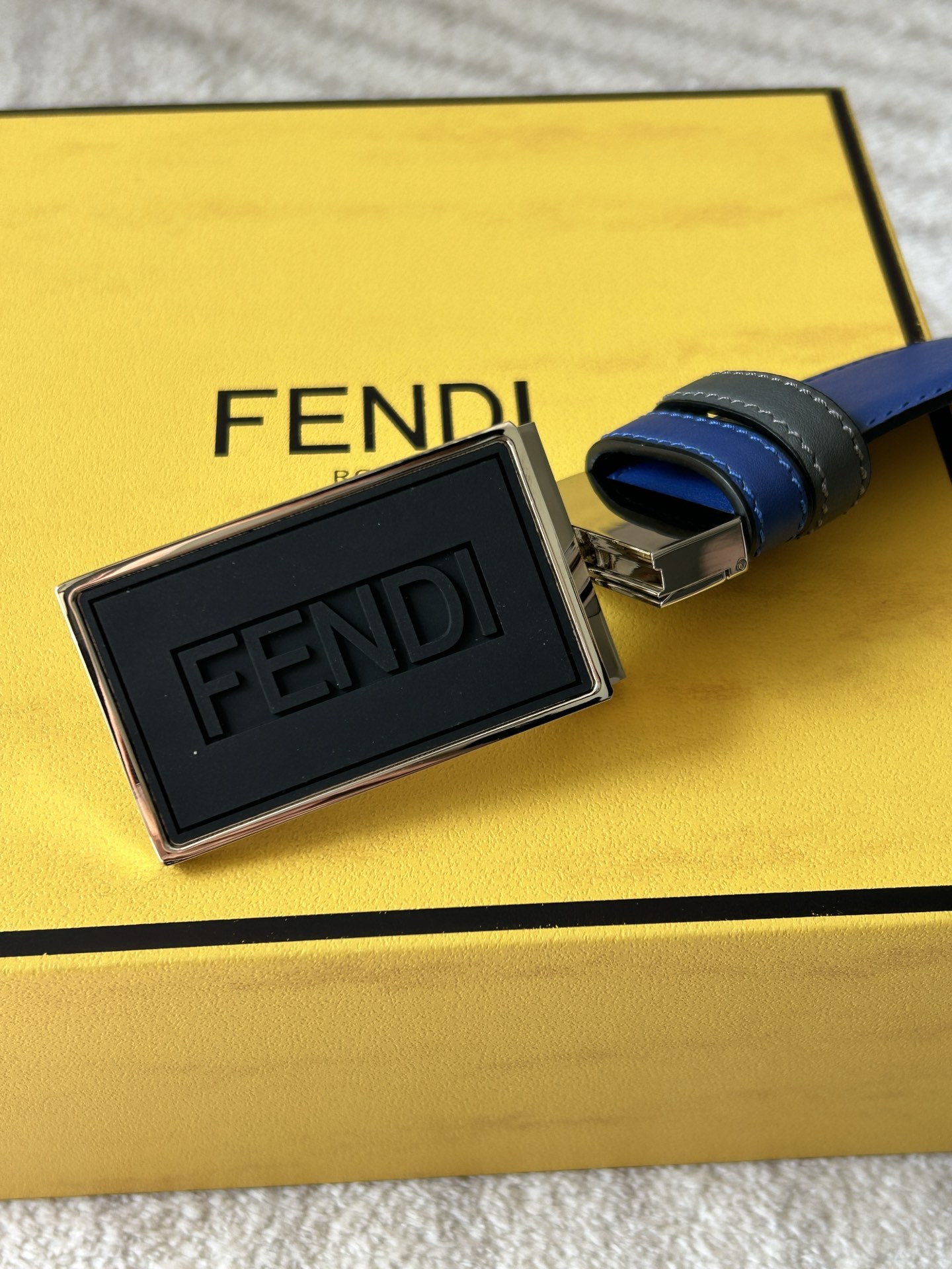 FENDI (Fendi) réplique avec la même ceinture réversible décontractée pour homme de 3,4 cm de largeur en cuir de veau bleu pleine fleur en cuir de vachette gris boucle pivotante à l'intérieur-High Faux Bags