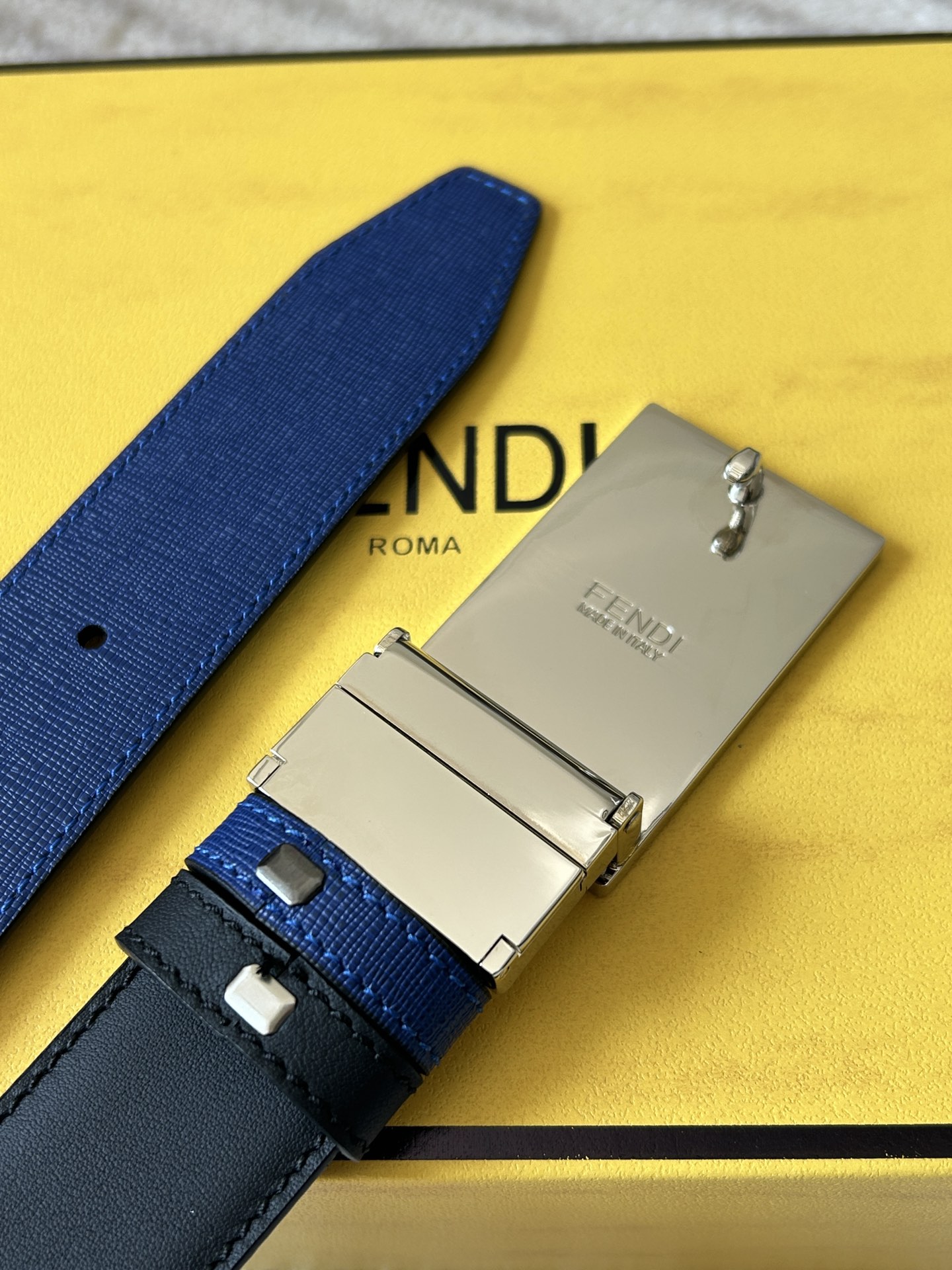 Foto [3]-FENDI (Fendi) contador con el mismo cinturón casual reversible de los hombres de ancho de 3,4 cm un lado de cuero de vaca azul de alta calidad de cuero de vaca negro liso hebilla giratoria de hardware-alta moda bolsos