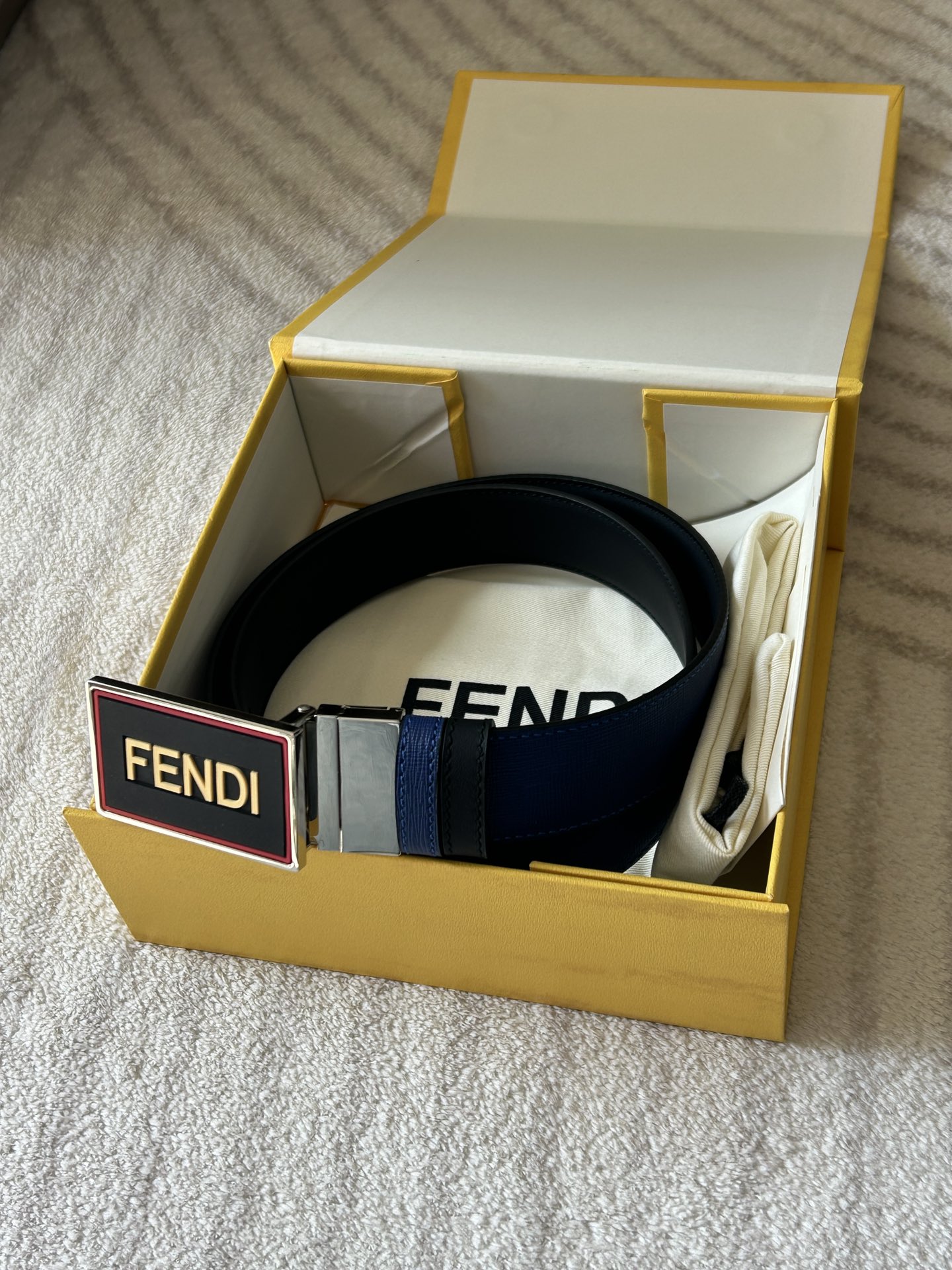 Foto [5]-FENDI (Fendi) mostrador con el mismo cinturón casual reversible para hombre de 3,4 cm de ancho un lado de cuero de vaqueta azul de alta calidad de cuero de vaqueta negro liso hebilla giratoria de hardware- bolsos de alta costura