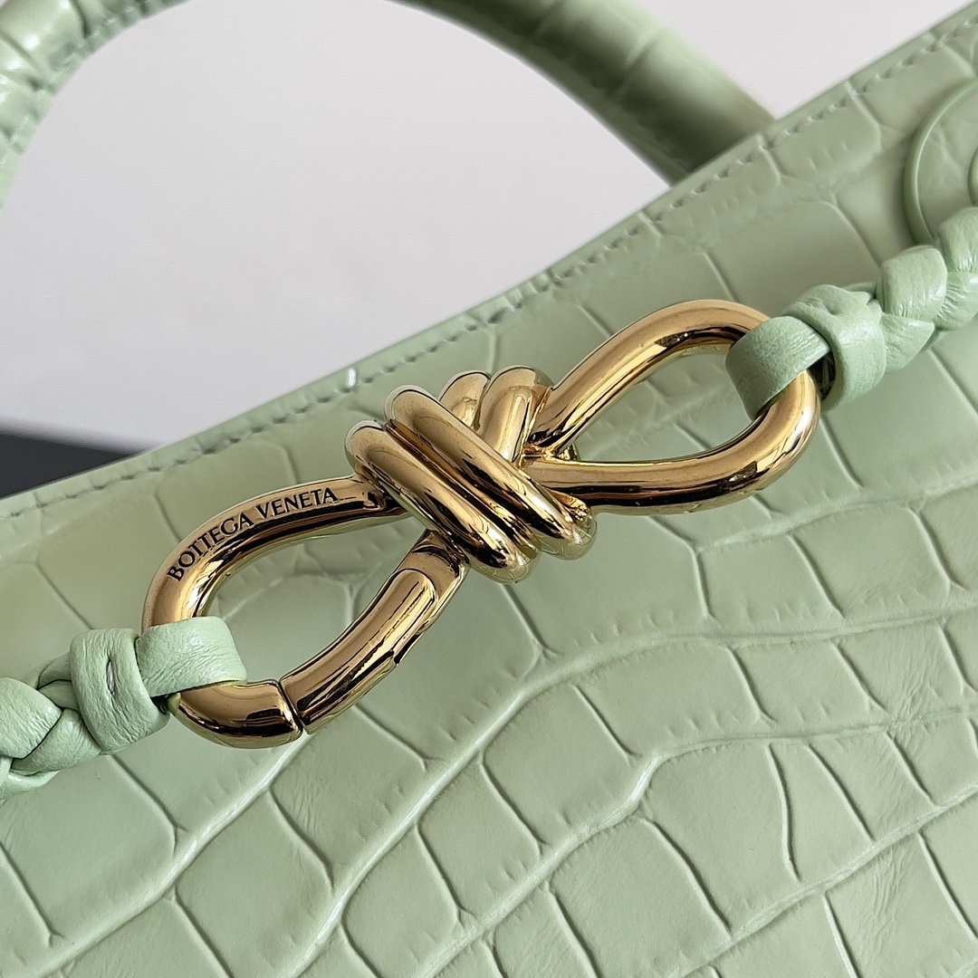 BOTTEGA VENETA nouvelles dames crocodile ANDIAMO la ! Huit boucles comme les modèles classiques de la famille bv chaque fois que l'innovation a apporté aux fans une surprise différente 3 sortes de dos avec un maquillage différent le cuir de crocodile est connu comme l'or dans le cuir au sommet du luxe rare et connu dans l'utilisation du processus de cuir de crocodile l'éclat ne s'estompera pas avec le temps du déclassement, terne peu importe combien de temps dure encore pour toujours et parce que chaque peau de crocodile de chaque sac en peau de crocodile fabriqué à partir d'un effet différent sont Pas le même Modèle No. : 777614 Taille : 22 * 9 * 15.5cm-hauteur imitation usine