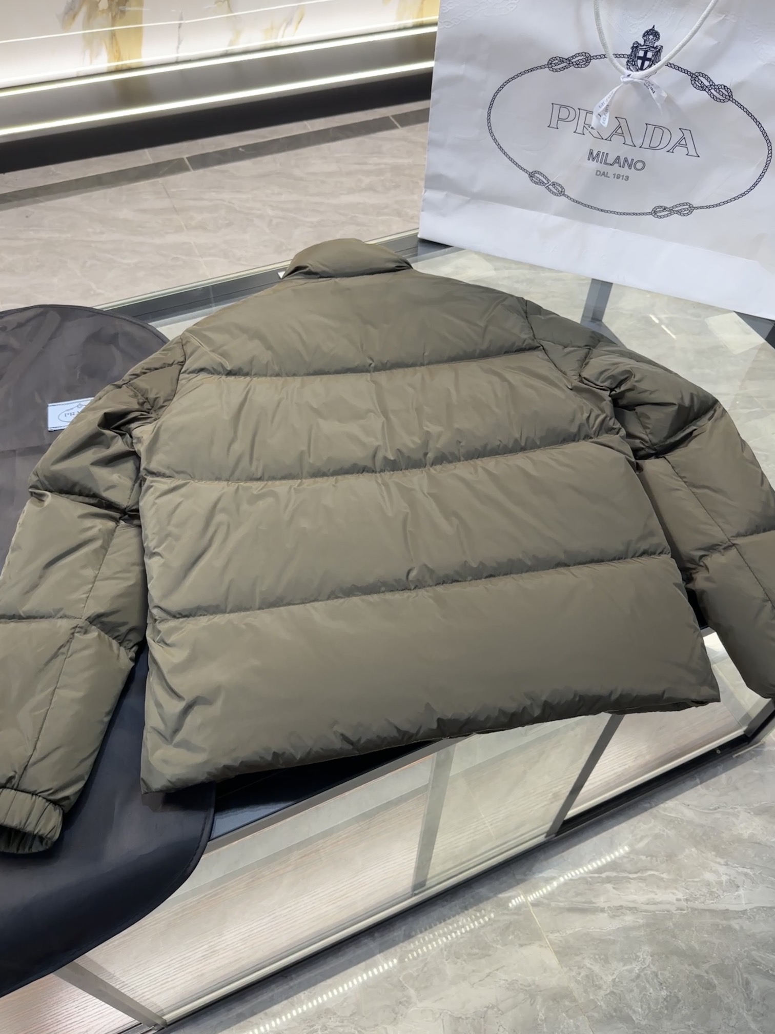 Image [9]-P1320 Prada Re-Nylon recycled nylon down jacket. Leather trim.2024 New jacquard interior. More details. -High quality bags