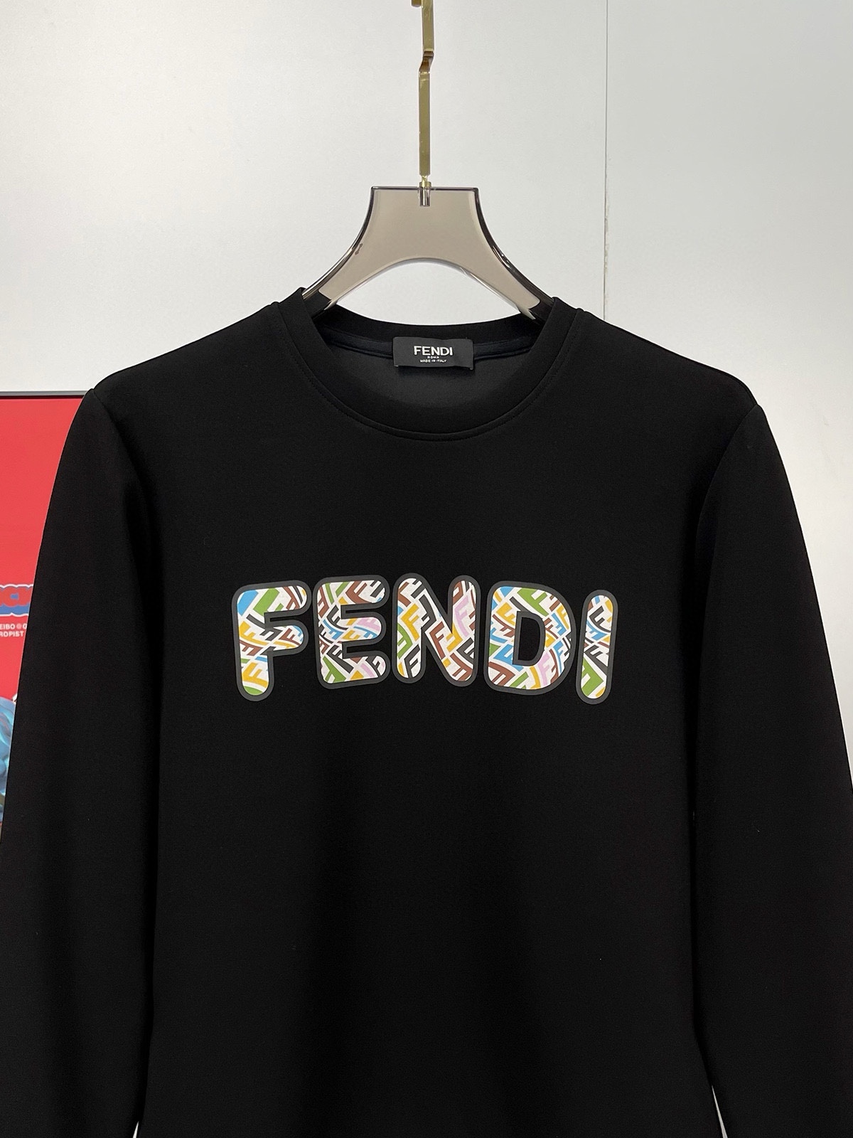 P480 FENDI Fendi Maximum 6XL wear 240 pounds 2024 fall and winter GW sync sweater t-shirt! Excellent on its own as a base layer for fall/winter! Continue the classic! Full quality order models! Chest heavy Craft logo design high-end custom air layer long-staple cotton fabric from the shape to the design of the era of the new wave of feeling regardless of the shape or design enough details! Neckline slightly fit neck good shape good fabric! High-density cotton material on the body comfortable skin warm and stylish! Yardage: M-6XL (178 140 pounds L maximum 240 pounds)