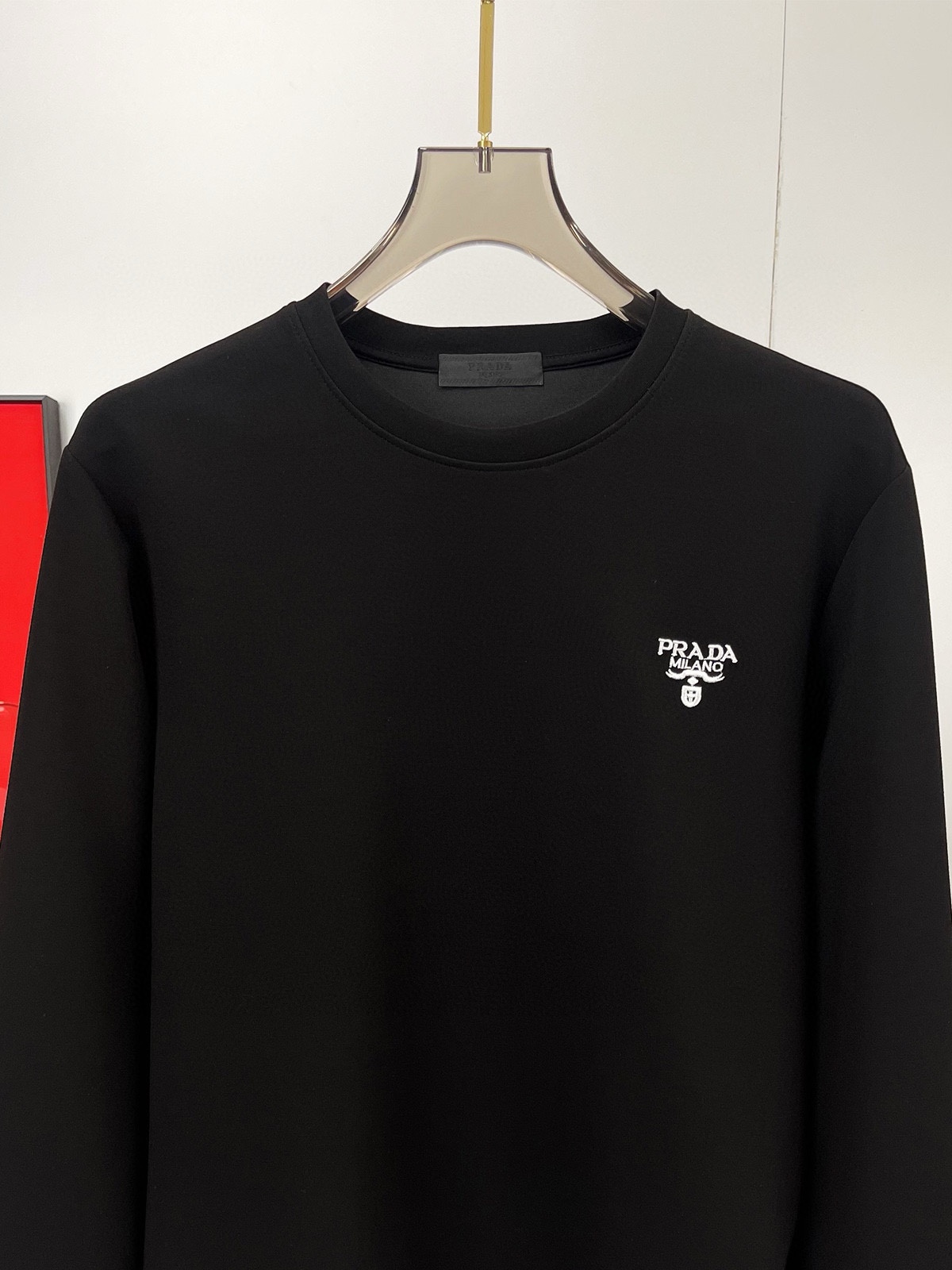 P480 Prada Prada Maximum 6XL wear 240 pounds 2024 Fall/Winter GW Sync Sweatshirt T-shirt! Excellent on its own as a base layer for fall/winter! Continuing the classic! Full quality order model! Chest heavy Crafted logo design high-end custom air layer long-staple cotton fabric from the shape to the design is very much the new wave of the times regardless of the shape or design enough details! Neckline slightly fit neck good shape good fabric! High-density cotton material on the body comfortable skin warm and stylish! Yardage: M-6XL (178 140 pounds L maximum 240 pounds)