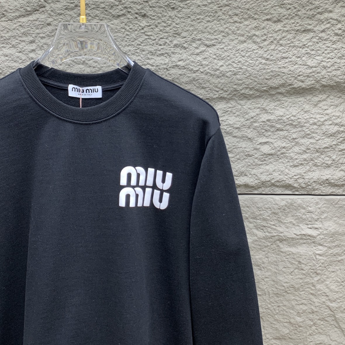 Image [5]-P560💰miumiu home 24SS nouveau et le plus avant et après miumiu lettres floquées col rond sweatshirt top qualité contre pull top processus de production tissus importés contre qualité heavy duty broderie conception à l'aide de tissus importés haut de gamme sur mesure fils de soie importés sensation de la main de première classe ! Hommes et femmes avec les mêmes modèles site officiel dans la vente ! Trois étiquettes complètes Taille : S-XL-Sacs haute couture