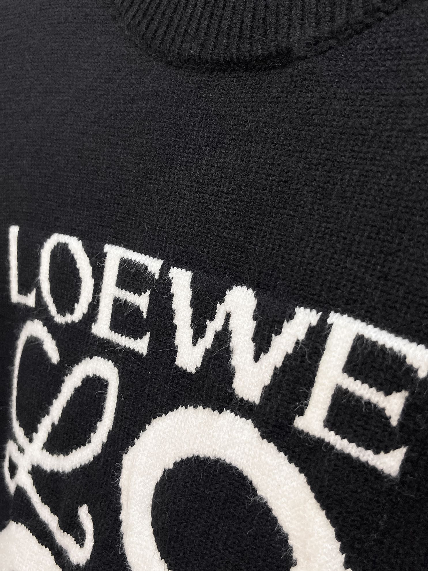 ¡P560💰Luo Yi familia 24ss otoño e invierno nuevo pecho Loewe logo patrón LOEVE jersey suministro especial bienes despiadados importados tecnología original lana estambre! ¡Fino tejido de punto de un color de mezcla de tejido de punto pura tecnología hecha a mano presenta Grado extremadamente alto destaca la ropa sabor y el lujo Artesanía exquisita! Personalizada hilo artesanal original en el cuerpo guapo a reventar Tamaño: S-XL