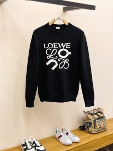 ¡P560💰Luo Yi familia 24ss otoño e invierno nuevo pecho Loewe logo patrón LOEVE jersey suministro especial bienes despiadados importados tecnología original lana estambre! ¡Fino tejido de punto de un color de mezcla de tejido de punto pura tecnología hecha a mano presenta Grado extremadamente alto destaca la ropa sabor y el lujo Artesanía exquisita! Personalizada hilo artesanal original en el cuerpo guapo a reventar Tamaño: S-XL