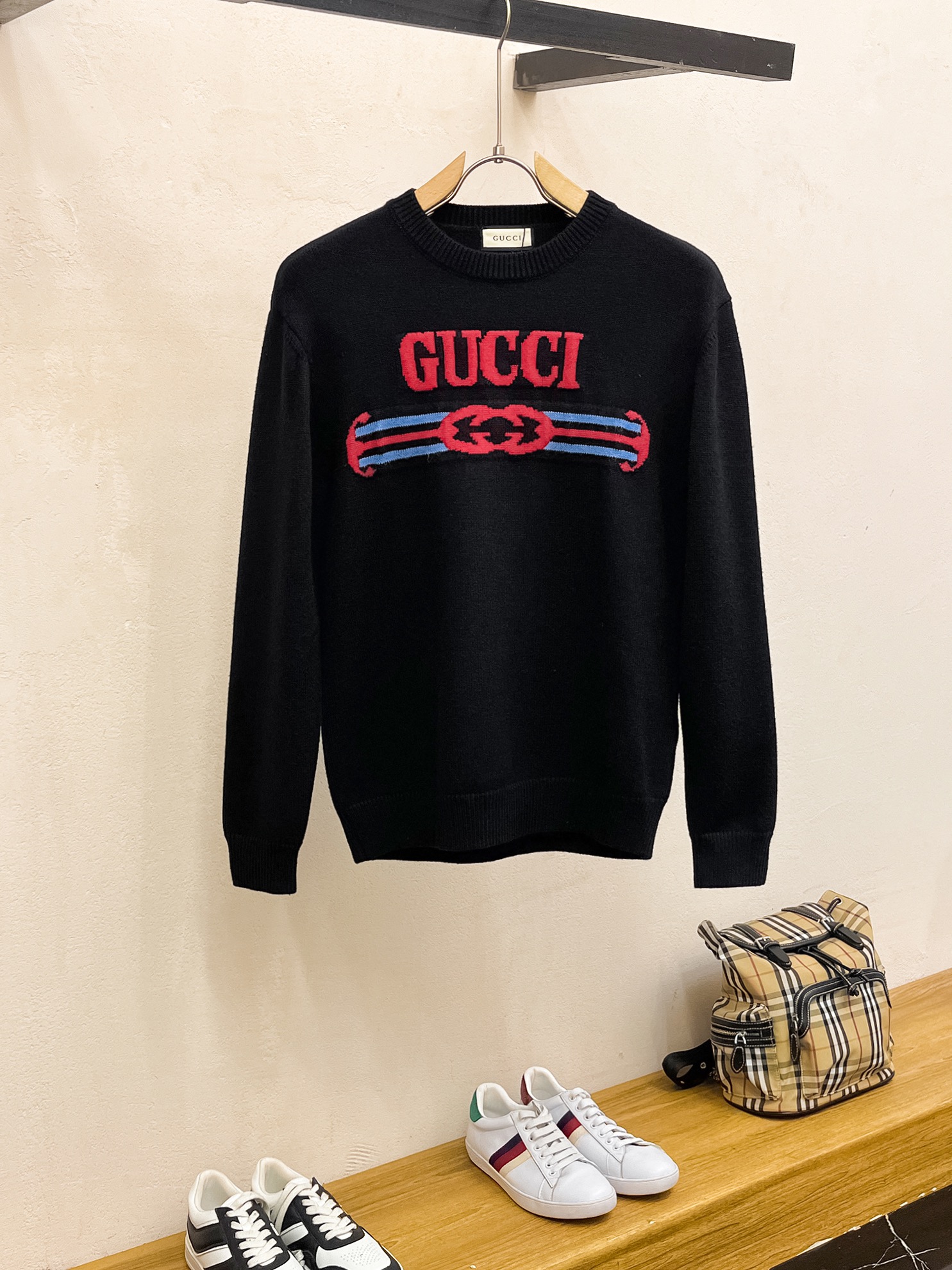 ¡P560💰Gucci 24ss otoño e invierno nuevo pecho Gucci letra logotipo patrón logotipo jersey suministro especial mercancías crueles importados tecnología original lana estambre! ¡Fino tejido de punto de un color de mezcla de tejido de punto pura tecnología hecha a mano presenta Grado extremadamente alto destacando ropa gusto y artesanía de lujo exquisito! Personalizada hilo artesanal original en el cuerpo guapo a reventar Tamaño: S-XL