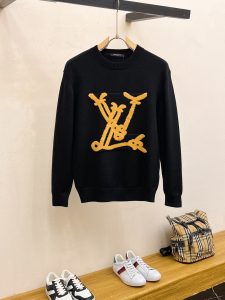 P560💰LV24ss automne et hiver nouveau LV logo motif pull exclusivement pour cruauté importé technologie originale laine peignée ! Fine tricotage une couleur mélange pure technologie fait à la main présente Classe extrêmement hauts faits vêtements goût et luxe Artisanat exquis ! Personnalisé artisanat original fil sur le corps beau à éclater Taille : S-XL