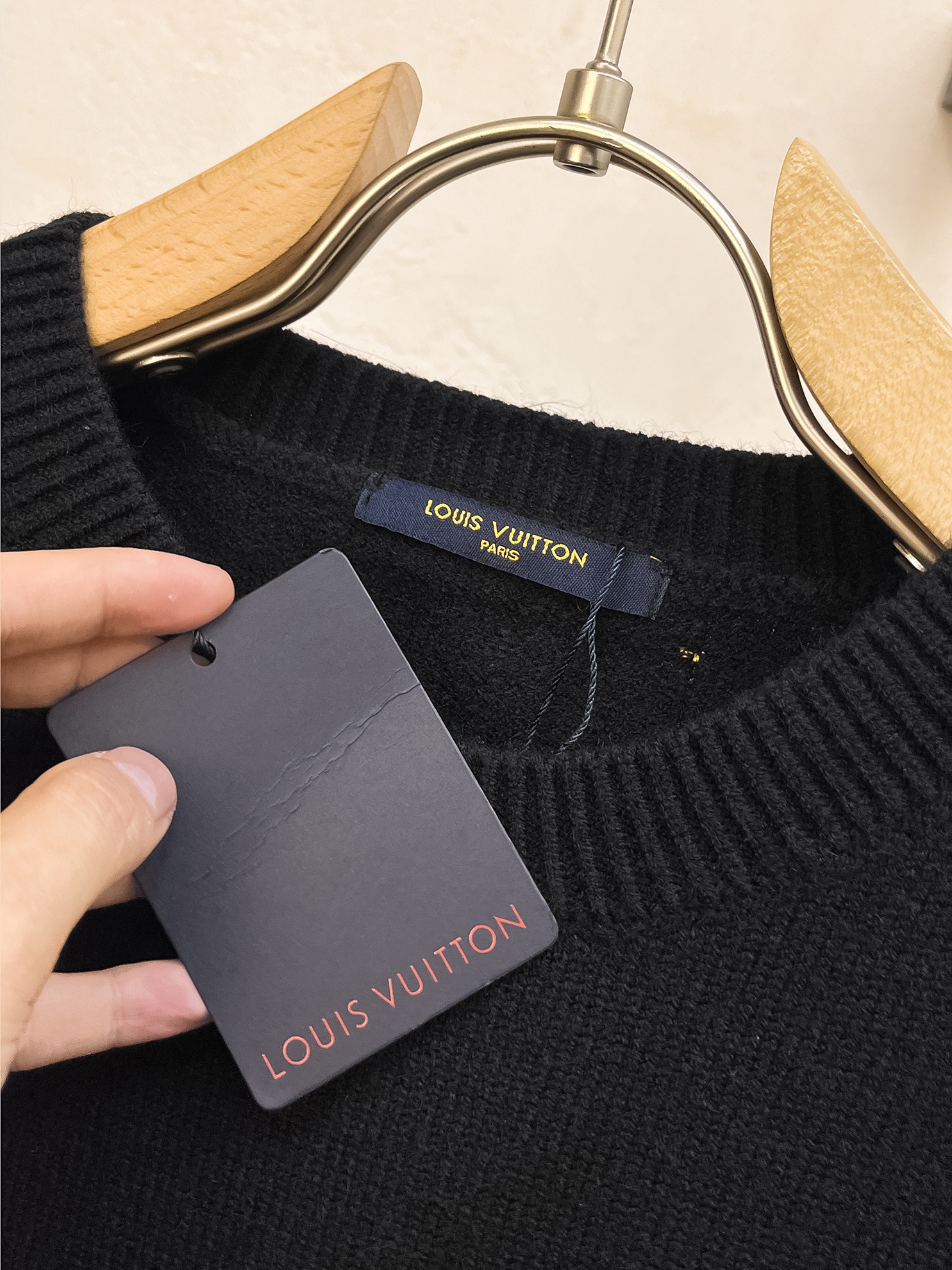 ¡P560💰LV24ss otoño e invierno nuevo logotipo LV patrón jersey exclusivamente para la crueldad importados tecnología original de lana de estambre! ¡Fino tejido de punto de un color de mezcla de tejido de punto pura tecnología hecha a mano presenta Clase extremadamente alto destaca la ropa gusto y el lujo Artesanía exquisita! Personalizada hilo artesanía original en el cuerpo guapo a reventar Tamaño: S-XL