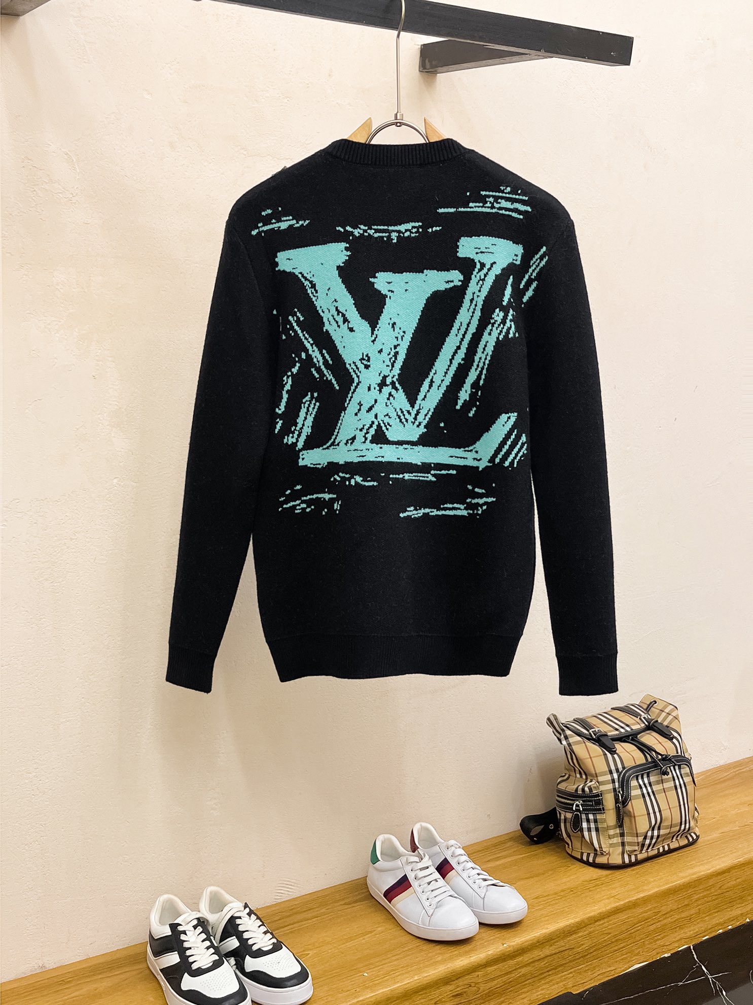 ¡Imagen [9]-P560💰LV24ss otoño e invierno nuevo pecho LV letras enfrentamiento patrón de color de nuevo LV gran logo jersey especial para bienes crueles importados tecnología original de lana de estambre! ¡Fino tejido de punto de un color de mezcla de tejido de punto pura tecnología hecha a mano presenta Grado extremadamente alto destacando ropa gusto y lujo Artesanía! Personalizada hilo artesanía original en el cuerpo guapo a reventar Tamaño: S-XL-Alta réplica bolsas