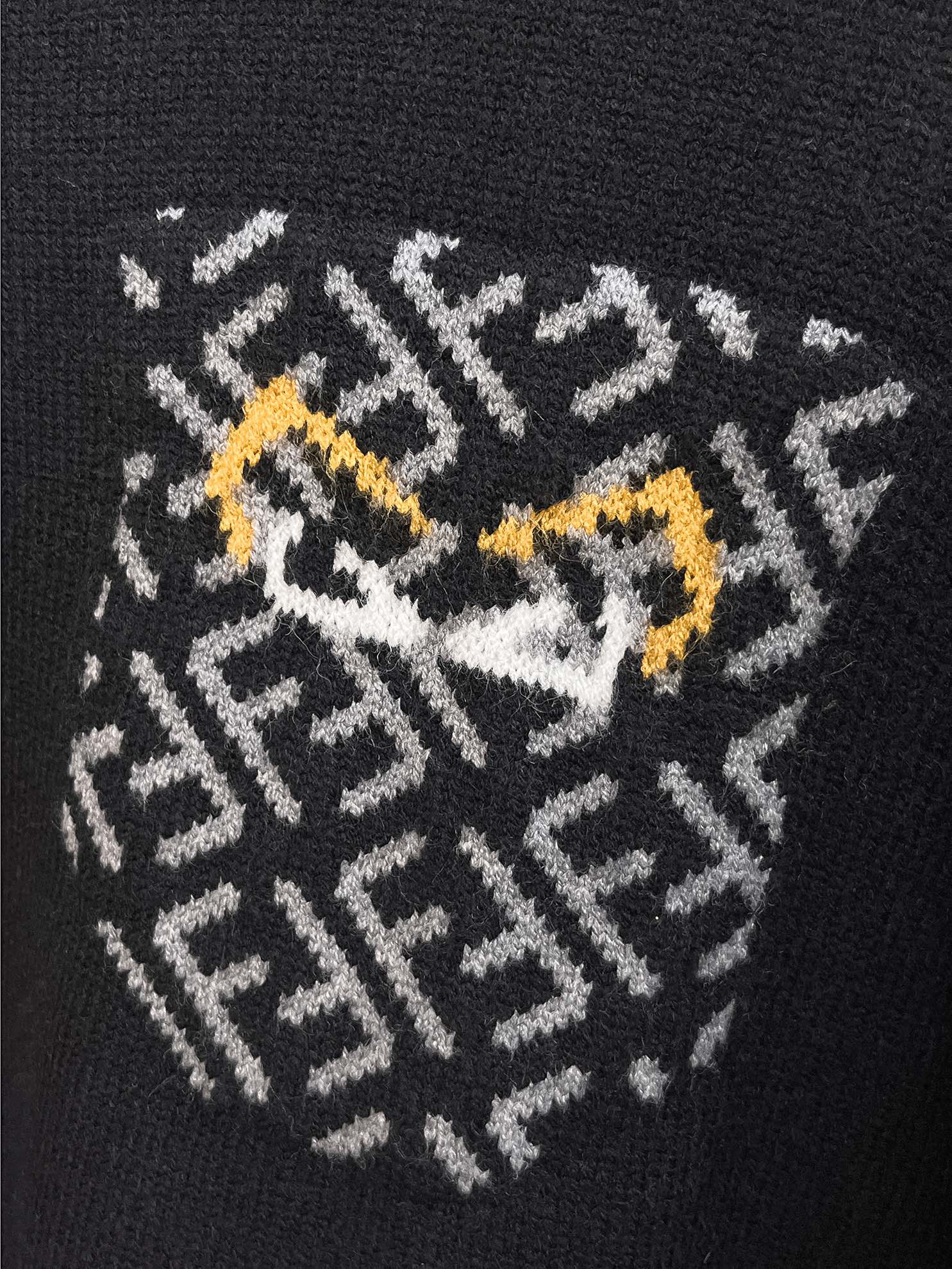 P560💰Fenjia 24ss automne et hiver nouveau fendi jacquard poche logo dos motif fendi pull exclusif cruelty importé technologie originale laine peignée ! Fine tricot un mélange de couleur tricot pure technologie fait à la main présente Grade extrêmement élevé mettant en évidence les vêtements goût et artisanat de luxe exquis ! Personnalisé artisanat original fil sur le corps beau à éclater Taille : S-XL