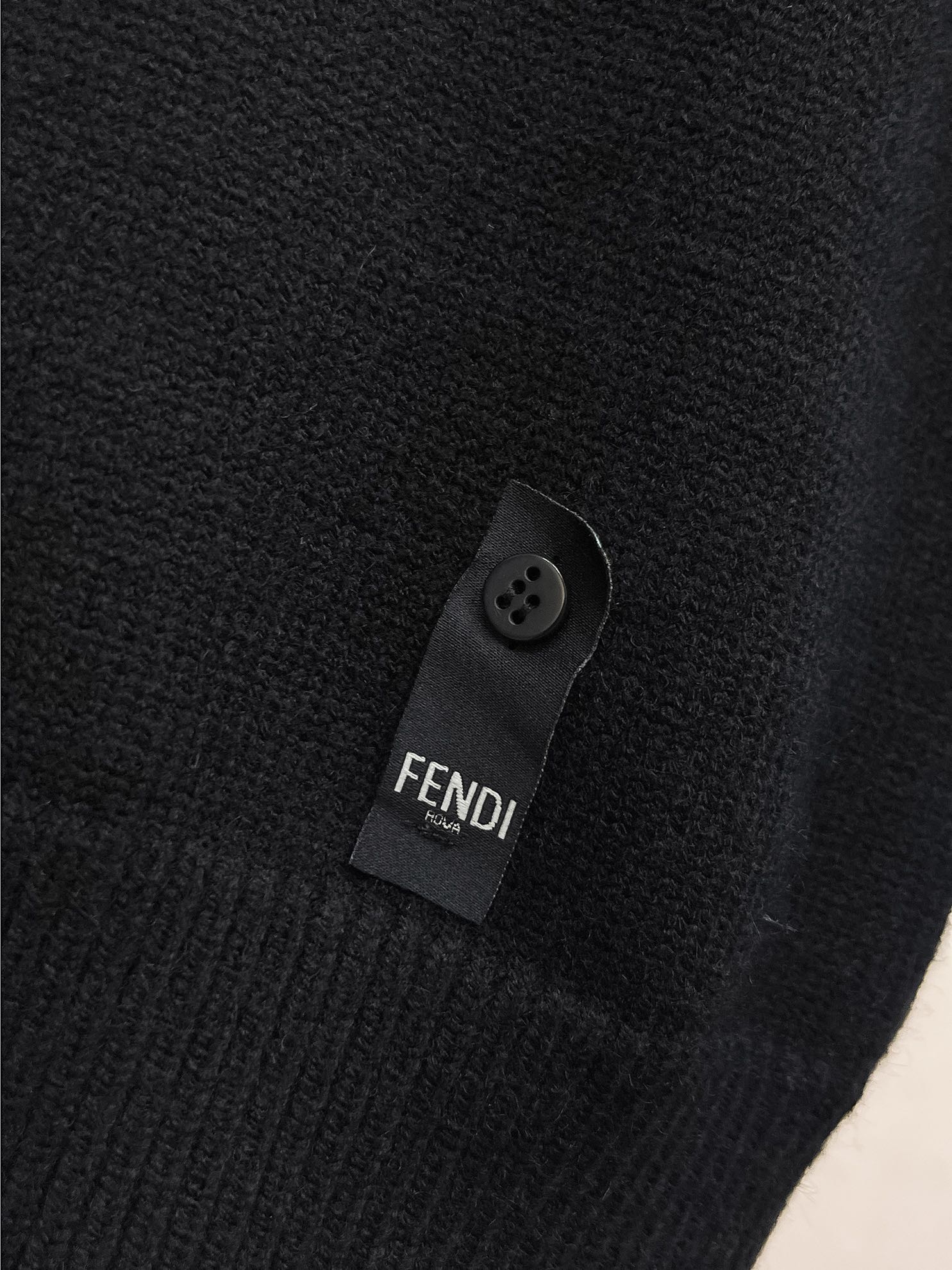 P560💰Fenjia 24ss automne et hiver nouveau fendi jacquard poche logo dos motif fendi pull exclusif cruelty importé technologie originale laine peignée ! Fine tricot un mélange de couleur tricot pure technologie fait à la main présente Grade extrêmement élevé mettant en évidence les vêtements goût et artisanat de luxe exquis ! Personnalisé artisanat original fil sur le corps beau à éclater Taille : S-XL