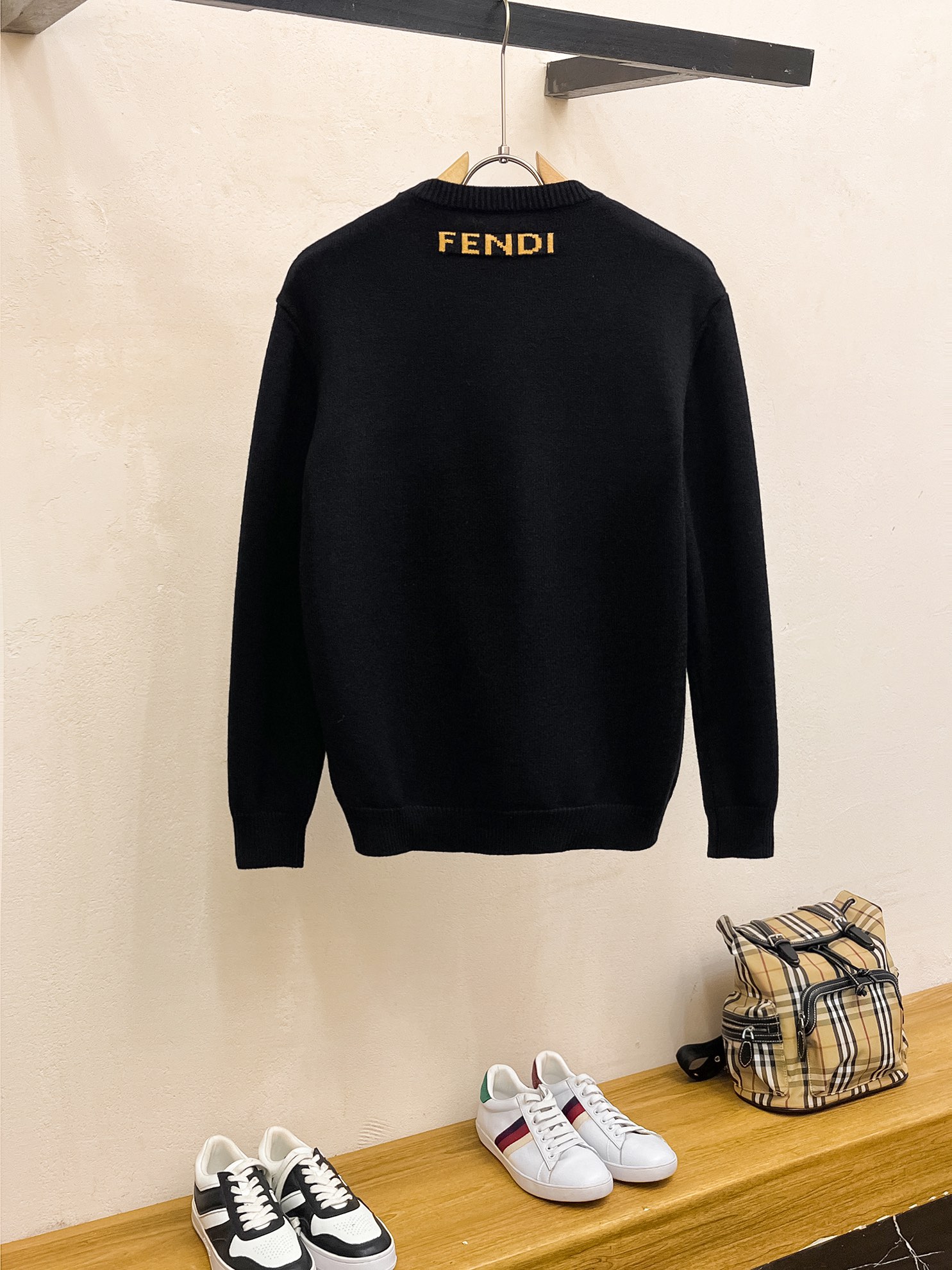 ¡P560💰Fenjia 24ss otoño e invierno nuevo fendi jacquard bolsillo logotipo espalda fendi patrón jersey exclusiva crueldad importados tecnología original lana estambre! ¡Fino tejido de punto de un color de mezcla de tejido de punto pura tecnología hecha a mano presenta Grado extremadamente alto destacando ropa gusto y artesanía de lujo exquisito! Personalizada hilo artesanía original en el cuerpo guapo a reventar Tamaño: S-XL