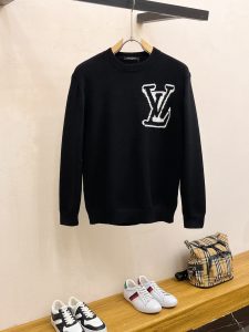 ¡P560💰LV24ss otoño e invierno nueva parte delantera y trasera LV logo patrón jersey exclusivamente para la crueldad importados tecnología original de lana de estambre! ¡Fino tejido de punto de un color de mezcla de tejido de punto pura tecnología hecha a mano presenta Grado extremadamente alto destaca la ropa gusto y el lujo Artesanía exquisita! Personalizada hilo artesanía original en el cuerpo guapo a reventar Tamaño: S-XL