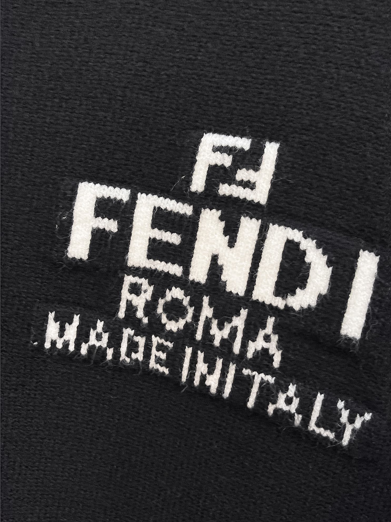 P560 💰 FENJIA 24ss fall and winter new fendi fendi letter pattern arm double F sweater exclusive ruthless goods imported original technology wool worsted! Fine knitting one color mixing weaving pure handmade technology to present The class is extremely high to highlight the clothing taste and luxury craftsmanship! Customized original craft thread on the body handsome to burst Size: S-XL