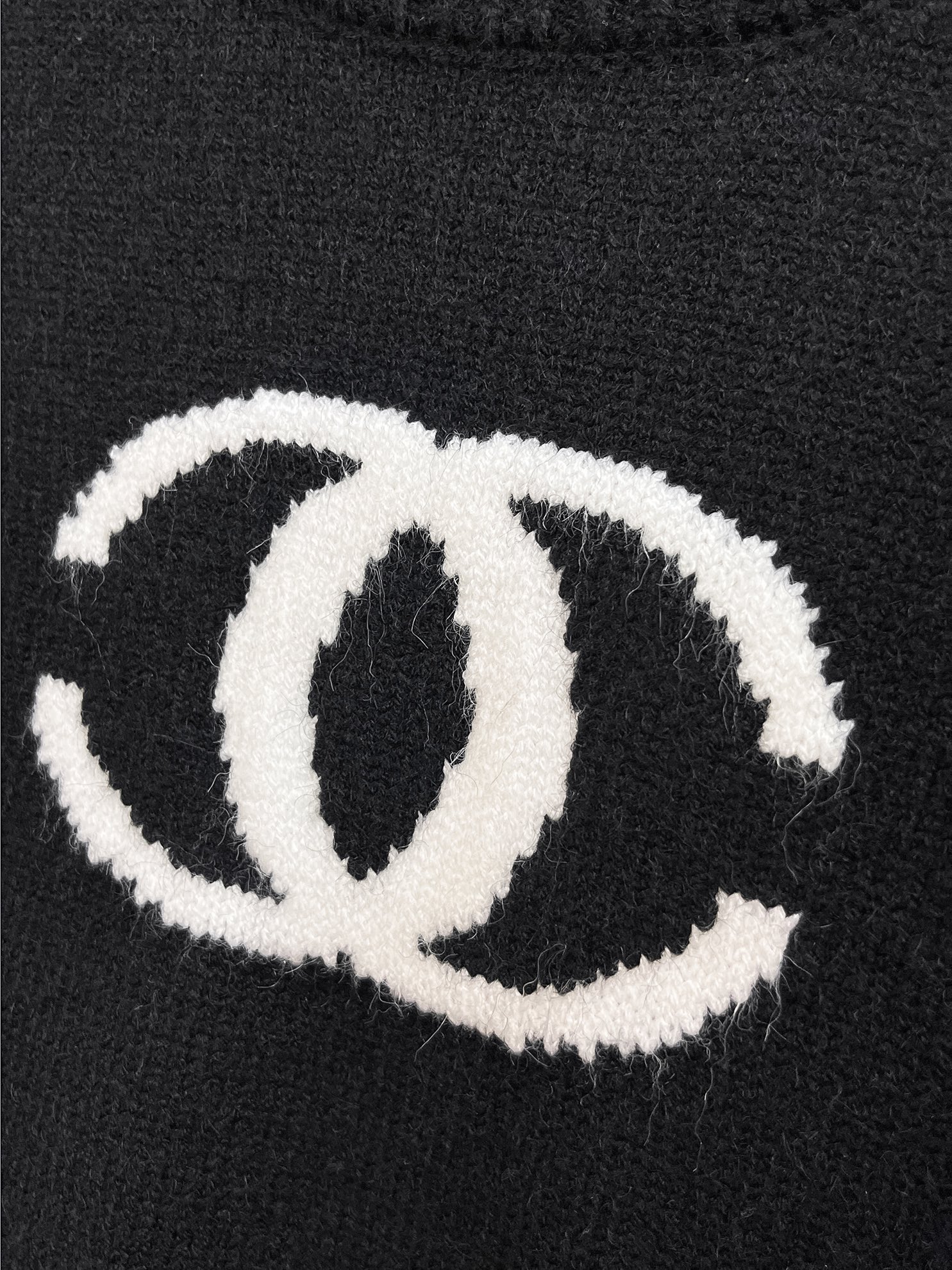 P560 💰 CHANEL 24ss Fall/Winter New Chest Chanel Logo Pattern Hem CHA Alphabet Pattern Sweater Exclusively for Ruthless Goods Imported Original Technology Wool Worsted! Fine knit one color mixing knitting pure handmade technology to present Grade extremely high highlight clothing taste and luxury exquisite craftsmanship! Customized original craft threads on the body handsome to burst Size: S-XL