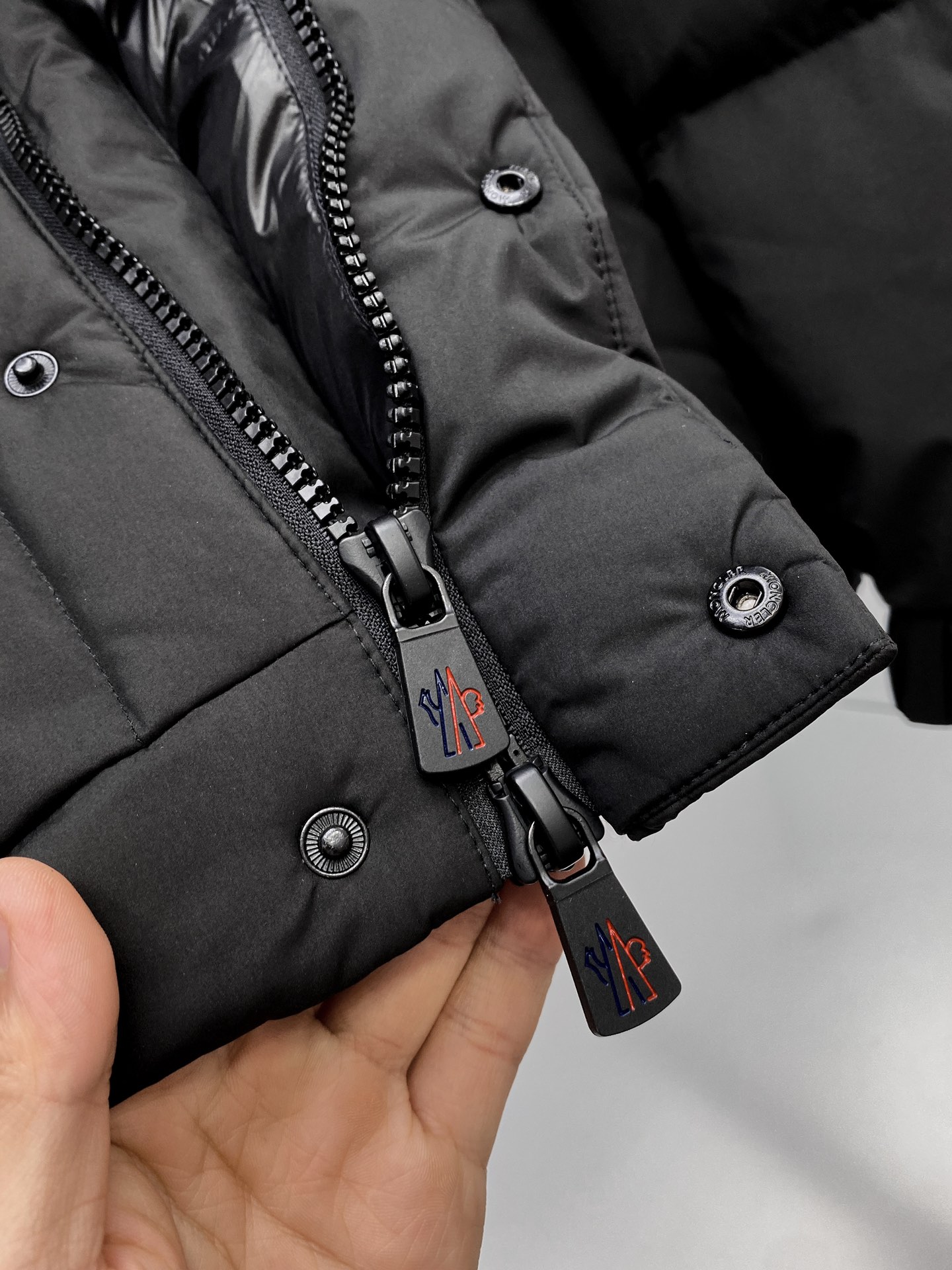 p1640 Mo 2024 otoño e invierno nuevo 💥 etiqueta negro chaqueta de pluma con capucha 🔥 con 90-fleece relleno completo Hardware personalizado Detallado a la versión Tamaño: 1.2.3.4.5-Bolsos de alta costura