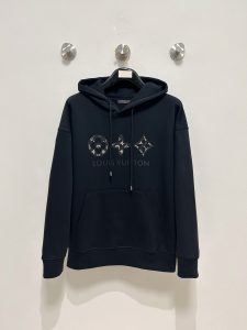 P620グッチ GUCCI 2024FW 秋冬新作カジュアルフード付きスウェットシャツカスタム染めソフトクラウドコットン雲のように柔らかいチェリーエア織り心地よく、肌に近いインポートされたマシンの刺繍フェニックスの目の使用高度なコンピュータ制御システムと精密機械部品の使用高精度ライン滑らかで繊細な生地は、より良い手の質感を感じるように洗浄されている変形しにくい縮みにくい長持ちする美しいを維持するために色あせしにくい2色：ベージュブラック............................................................サイズ：M-XXL