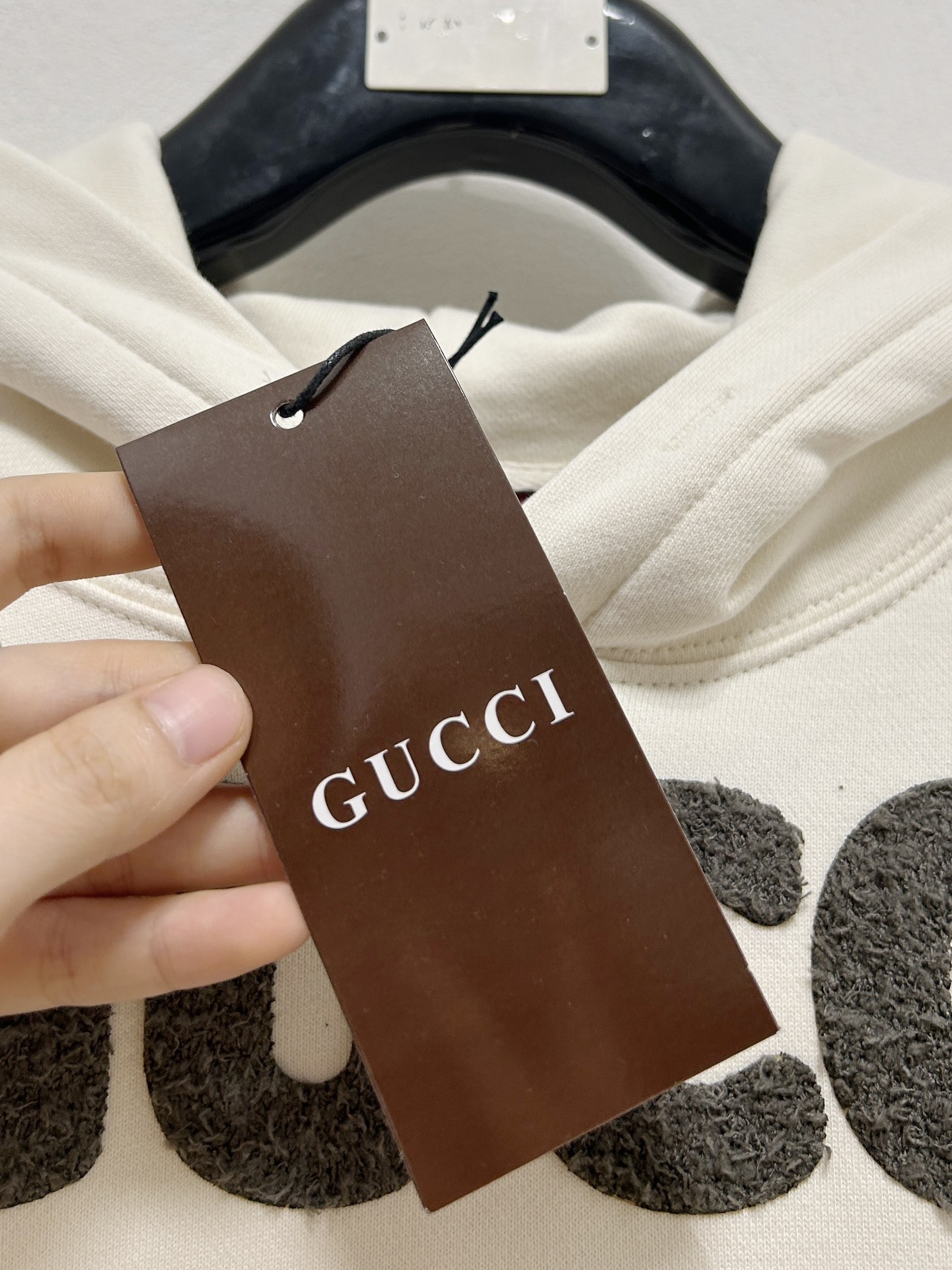 P620Gucci Gucci 2024FW Otoño e Invierno Nueva Sudadera Casual con Capucha Teñido Personalizado Nube Suave Algodón Cereza Tejido de aire tan suave como las nubes Cómodo y cerca de la piel El uso de la máquina importada bordado ojos de fénix El uso de avanzados sistemas de control por ordenador y componentes mecánicos de precisión Líneas de alta precisión tejidos lisos y delicados se lavan Mejor sensación de textura No es fácil de deformar, no es fácil de encoger, no es fácil de desvanecerse para mantener una larga duración hermosa .............................. .............................. ❥∙Size：M-XXL-Fábrica de alta costura