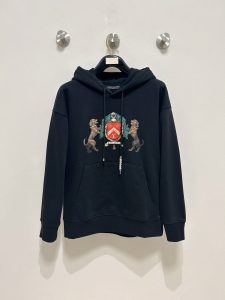 P620グッチ GUCCI 2024FW 秋冬新作カジュアルフード付きスウェットシャツカスタム染めソフトクラウドコットン雲のように柔らかいチェリーエア織り心地よく、肌に近いインポートされたマシンの刺繍フェニックスの目の使用高度なコンピュータ制御システムと精密機械部品の使用高精度ライン滑らかで繊細な生地は、より良い手の質感を感じるように洗浄されている変形しにくい縮みにくい長持ちする美しいを維持するために色あせしにくい2色：ベージュブラック............................................................サイズ：M-XXL