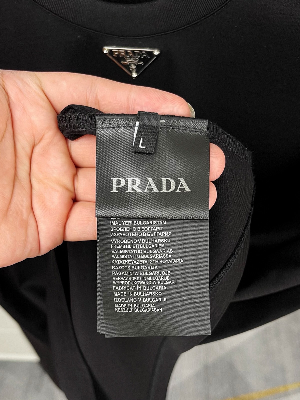 P440 Prada Prada Max wear 240 pounds Fortement recommandé ! 2024 automne et hiver modèles contre la plupart des manches longues col rond T-shirt Haut de gamme personnalisé automne et hiver porter seul bas sont très excellent design avant-gardiste ! Logo de marque classique embellissement lourd design Tissu de coton tencel personnalisé haut de gamme. Doux au toucher. Confortable à porter. Coutures fines au niveau du comptoir. Finesse d'exécution. L'effet sur le corps est incomparable et séduisant ! Un article indispensable pour les hommes ! Taille : M-6XL (178 140 kg pour L, 240 kg maximum)