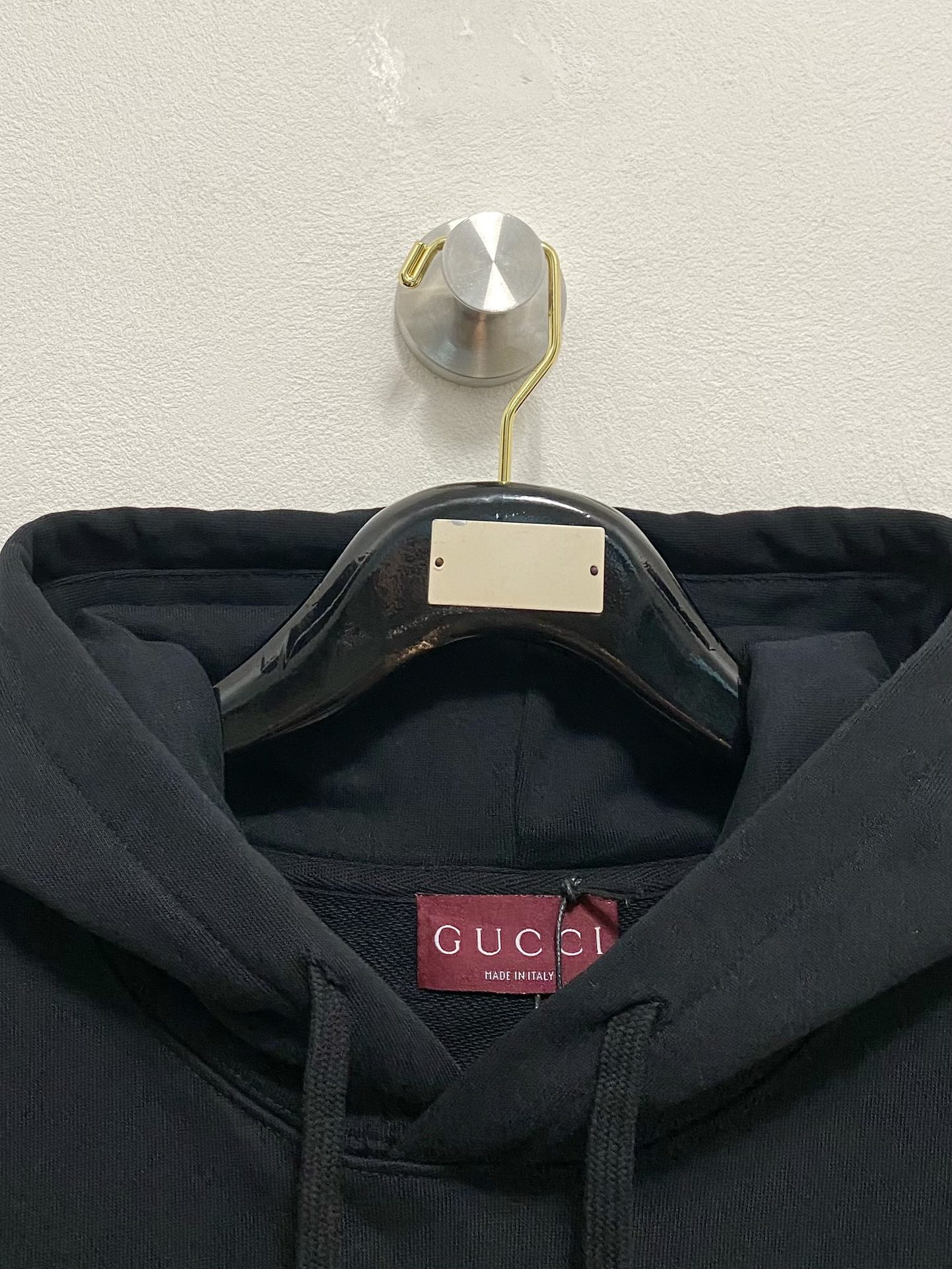 图片[3]-P620
Gucci 古驰  2024FW秋冬新品
休闲连帽卫衣定制定染柔云棉绮空气织如云朵般轻柔 舒适贴肤 采用进口机绣花凤眼 使用先进的计算机控制系统和精密的机械部件  精度高 线条流畅而细腻面料都经过浇洗 手感质感更佳 不易变形 不易缩水 不易褪色 保持长久的美观

两色 ：米色 黑色

……………………………………………………
❥∙Size：M-XXL-高仿包包