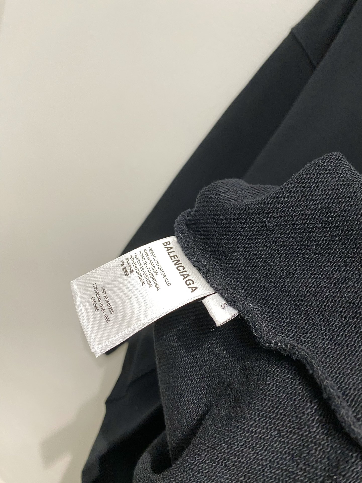 Foto [7]-P620BALENCIAGA Paris família 2024FW outono e inverno novas letras impressas logotipo moletom com capuz seleção de tecido felpudo de alto peso para criar um desgaste longo confortável e respirável não é fácil de deformação antes e depois do logotipo de impressão reconhecível alto forro envolto design homens e mulheres com os mesmos modelos na parte superior do corpo da moda e versátil duas cores recomendadas: preto bege ...... .............................. ........................❥∙Tamanho: S M L-Sacos de alta qualidade