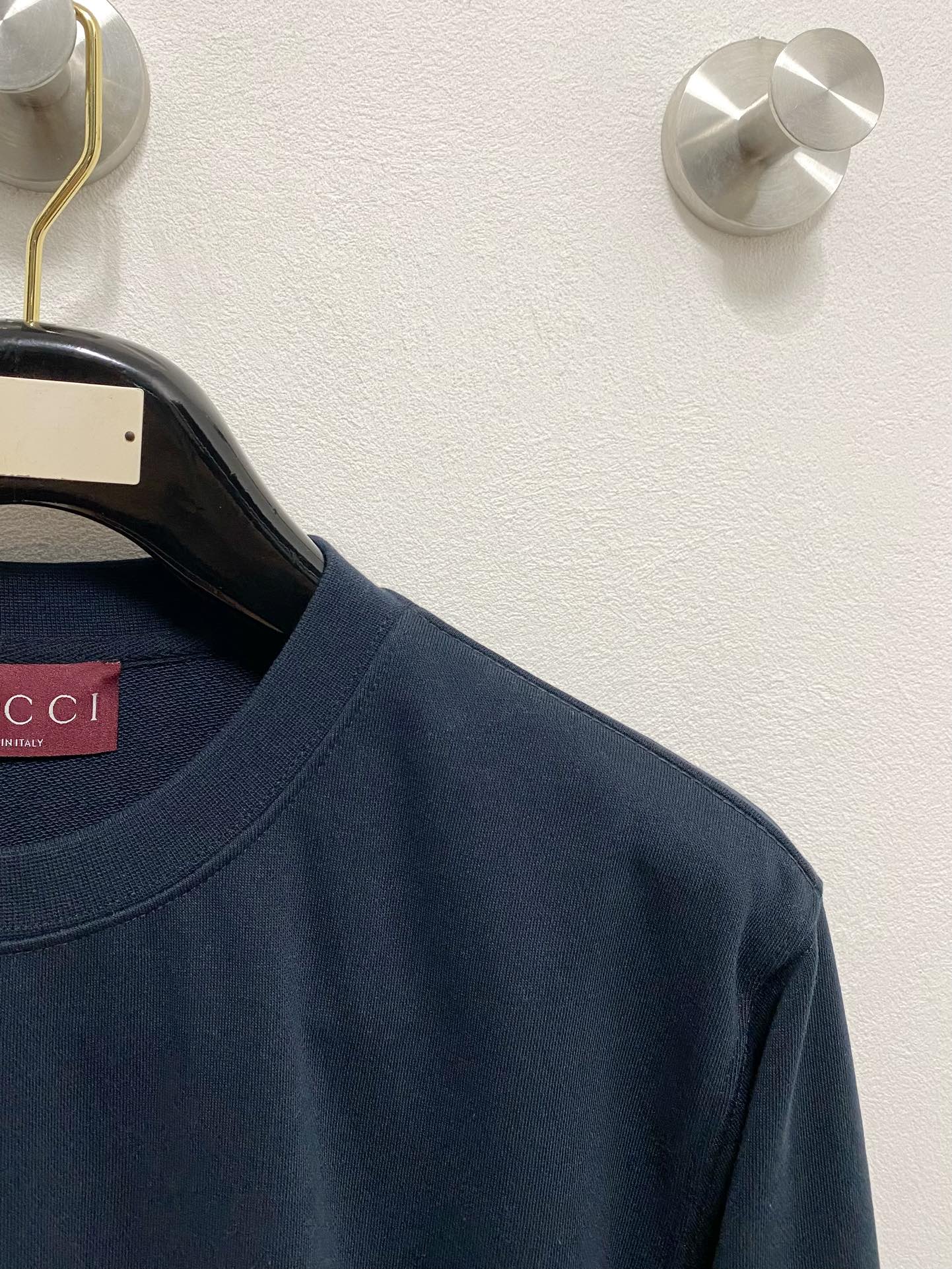 Imagem [4]-P480Gucci Gucci 2024FW outono e inverno novos modelos básicos de camisola pulôver casual tipo temperamento high-end deve entrar no estilo extremo de um muito senso de sotaque e charme do produto único! O tecido de algodão de alta densidade feito à medida para criar o vestuário geral é muito pesado, mas não quente, o vestuário geral é macio, com uma textura delicada no peito, o logótipo clássico de riscas de silicone vermelhas reconhecível destaca o designer do charme da arte moderna e o sentido artístico do produto único de alta qualidade pertence aos modelos extremamente luxuosos para homem e mulher Cor: azul ...... .............................. ........................❥∙Tamanho: M-XXL-Sacos de alta qualidade