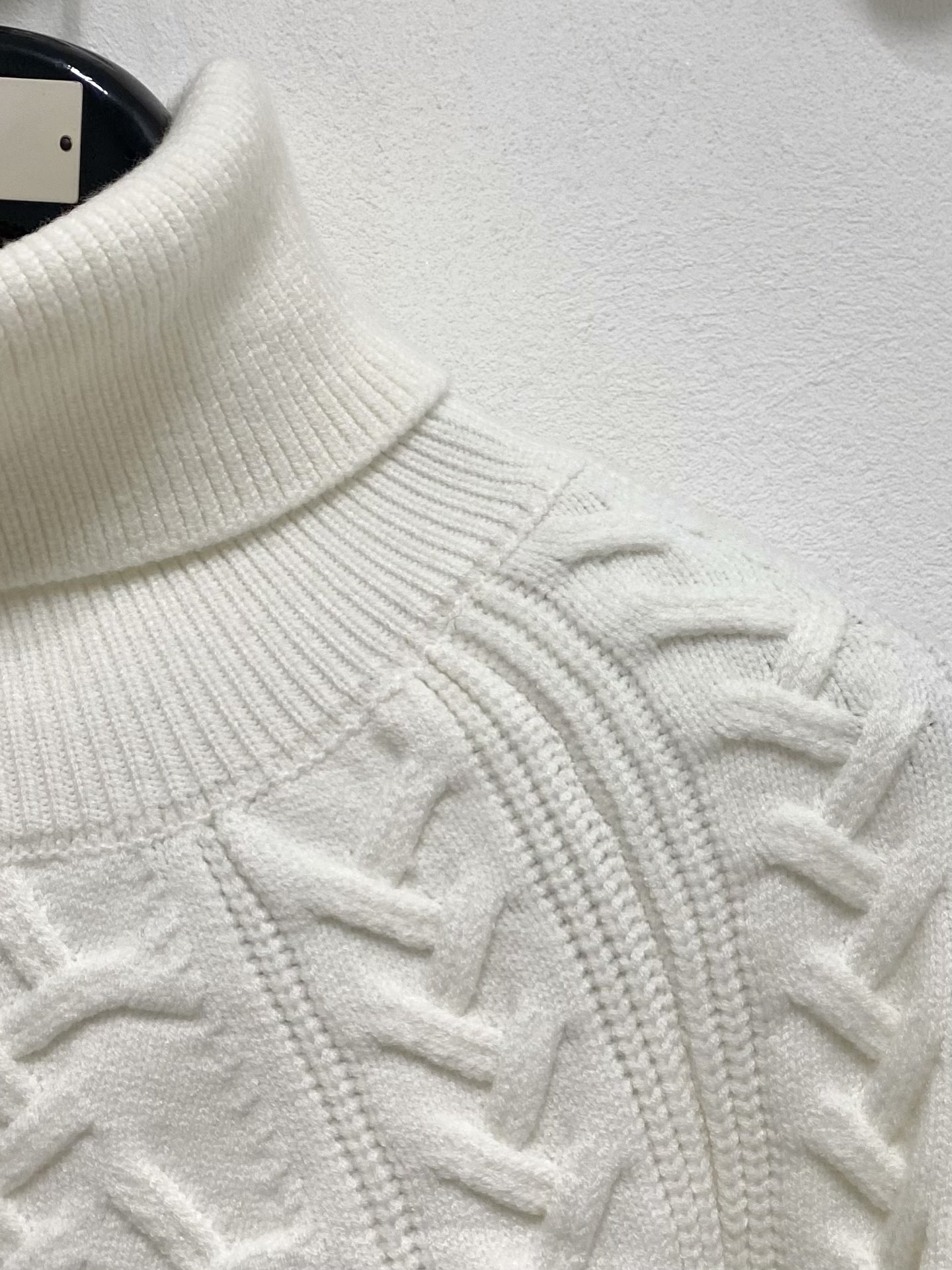 P740Ermenegildo Zegna Ermenegildo Zegna 2024FW Automne et hiver Nouveau pull-over en laine mélangée pull-over en tricot Le design de style global intègre parfaitement Zegna sélectionné des matières premières de qualité supérieure, haut allemand machine fixe tricotage travail à l'aiguille délicat toucher confortable et doux peau conviviale excellente chaleur supérieure ! Les détails sont très bien sur l'effet de toute bonne élégance et un sens de plein de qualité pour répondre aux besoins d'une variété de vêtements quotidiens, qu'il s'agisse de sous-vêtements ou de porter seul sont extrêmement colorés ! Deux couleurs sont recommandées ........................... .............................. ...❥❥∙Size : M-xxl-High Faux Factory