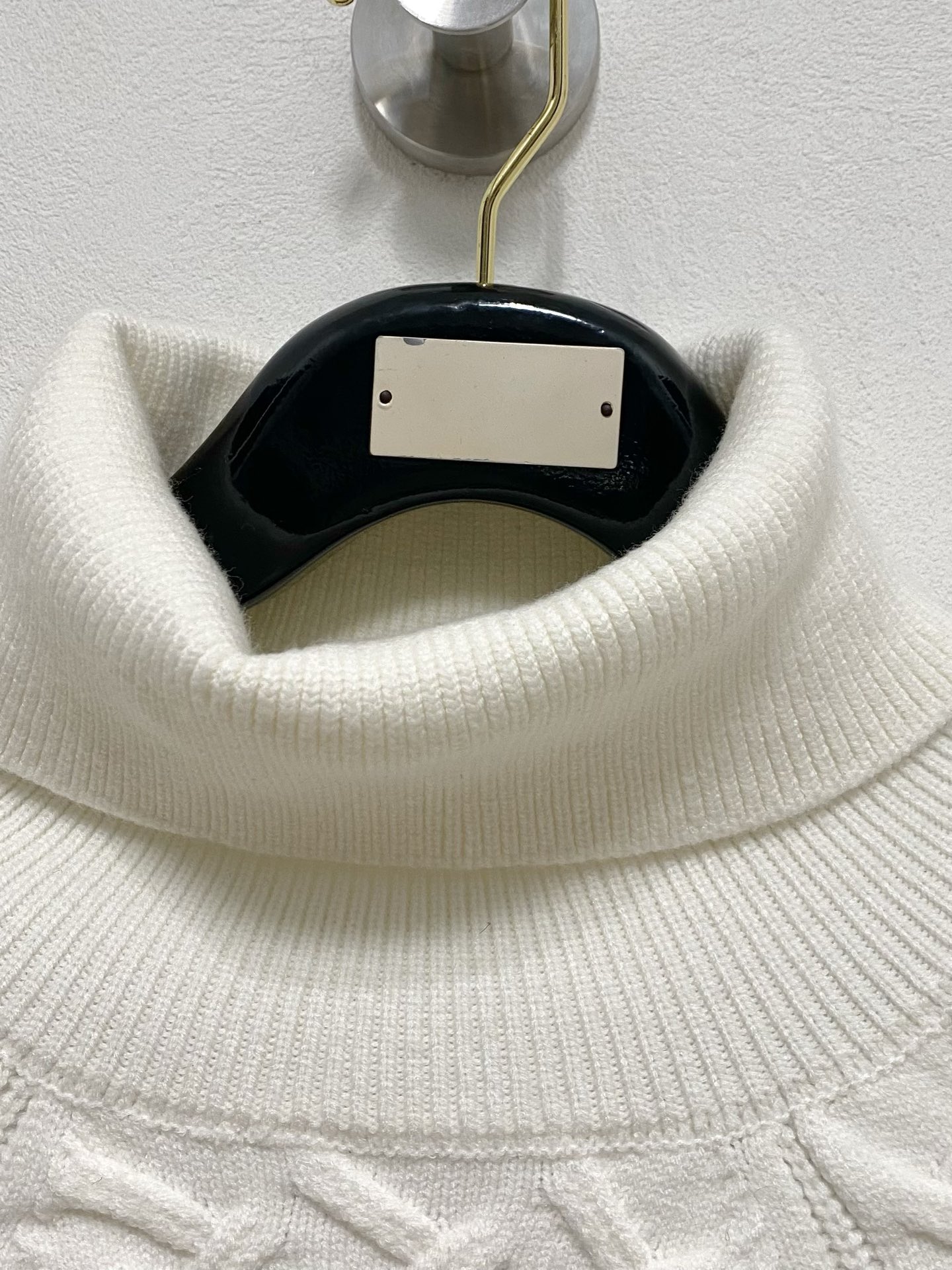 P740Ermenegildo Zegna Ermenegildo Zegna 2024FW Automne et hiver Nouveau pull-over en laine mélangée pull-over en tricot Le design de style global intègre parfaitement Zegna sélectionné des matières premières de qualité supérieure, haut allemand machine fixe tricotage travail à l'aiguille délicat toucher confortable et doux peau conviviale excellente chaleur supérieure ! Les détails sont très bien sur l'effet de toute bonne élégance et un sens de plein de qualité pour répondre aux besoins d'une variété de vêtements quotidiens, qu'il s'agisse de sous-vêtements ou de porter seul sont extrêmement colorés ! Deux couleurs sont recommandées ........................... .............................. ...❥❥∙Size : M-xxl-High Faux Factory