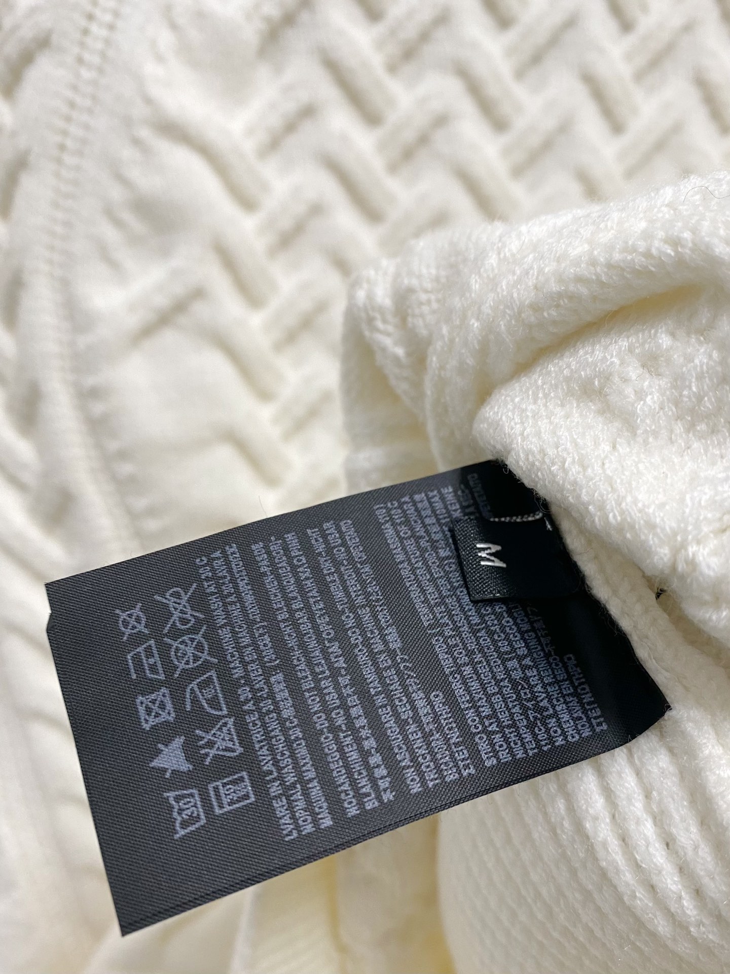 P740Ermenegildo Zegna Ermenegildo Zegna 2024FW Automne et hiver Nouveau pull-over en laine mélangée pull-over en tricot Le design de style global intègre parfaitement Zegna sélectionné des matières premières de qualité supérieure, haut allemand machine fixe tricotage travail à l'aiguille délicat toucher confortable et doux peau conviviale excellente chaleur supérieure ! Les détails sont très bien sur l'effet de toute bonne élégance et un sens de plein de qualité pour répondre aux besoins d'une variété de vêtements quotidiens, qu'il s'agisse de sous-vêtements ou de porter seul sont extrêmement colorés ! Deux couleurs sont recommandées ........................... .............................. ...❥❥∙Size : M-xxl-High Faux Factory